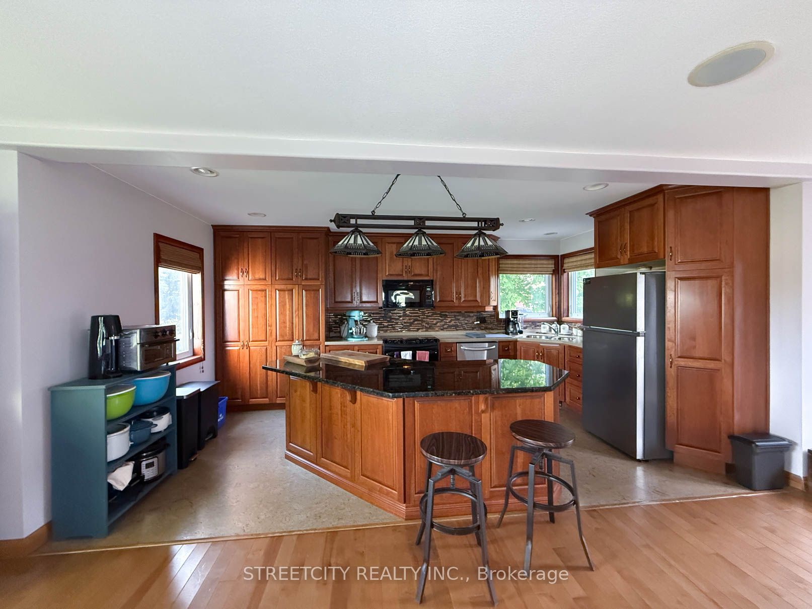 8192 Petrolia Line, Brooke-Alvinston, ON N0N 1A0 photo 5