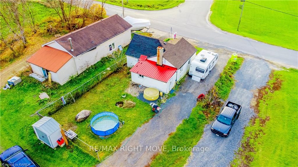 103 Bay Street, Leeds and the Thousand Islands, ON K0H 2N0 photo 2