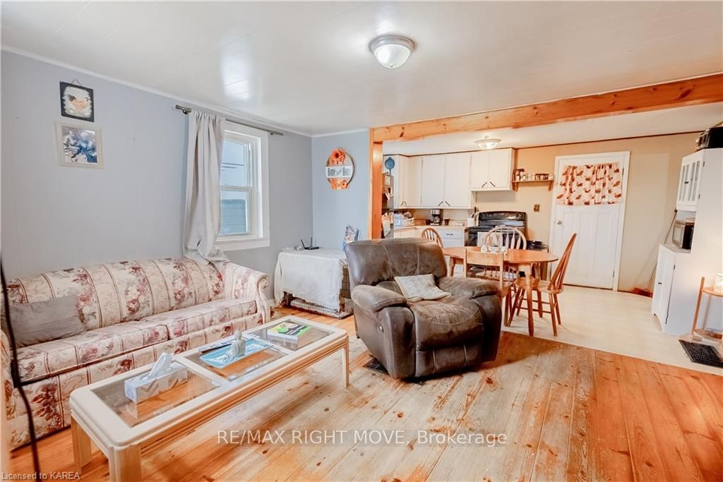 103 Bay Street, Leeds and the Thousand Islands, ON K0H 2N0 photo 4
