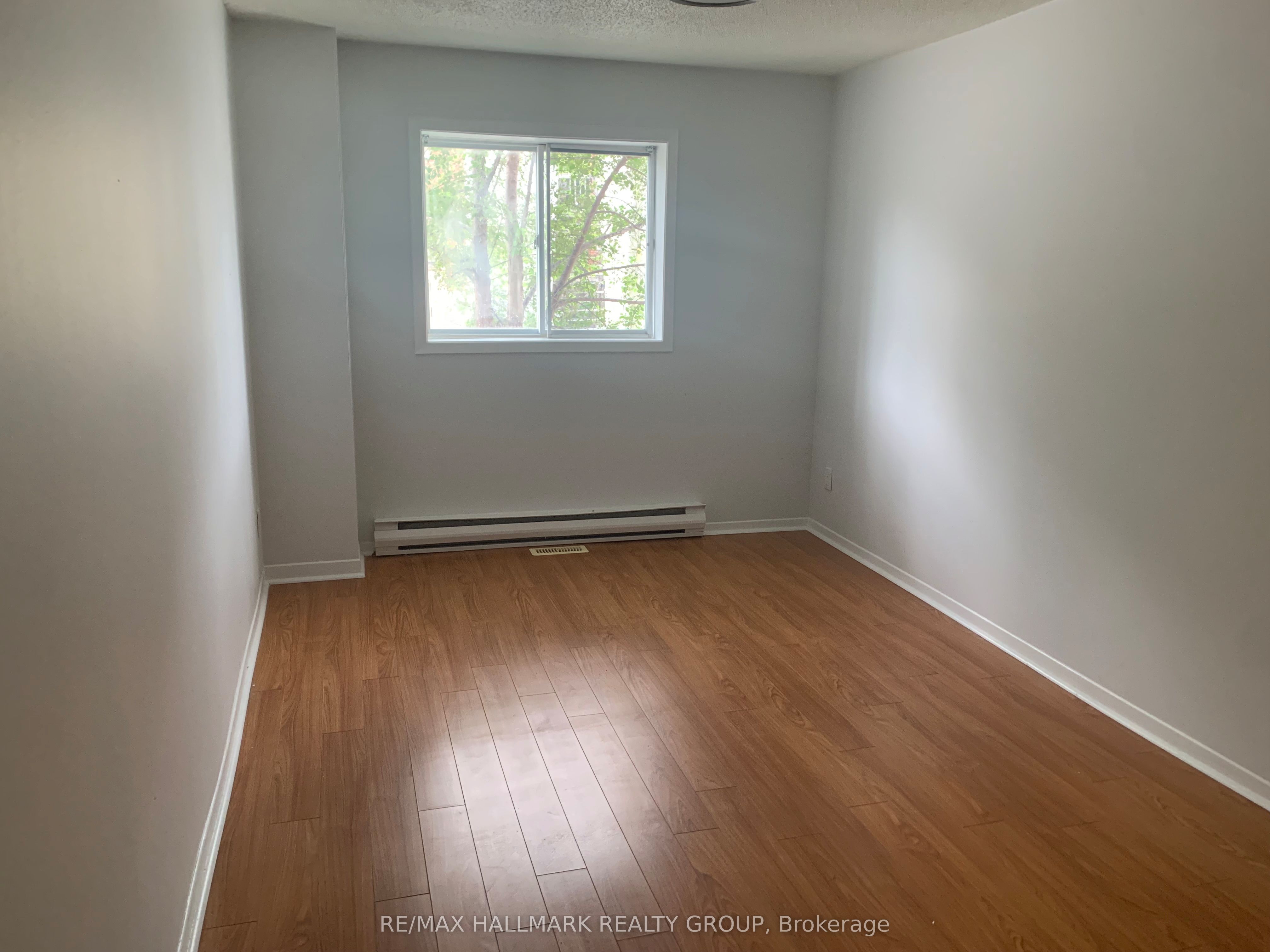 251 Marier Avenue, Vanier and Kingsview Park, ON K1L 5P9 photo 4
