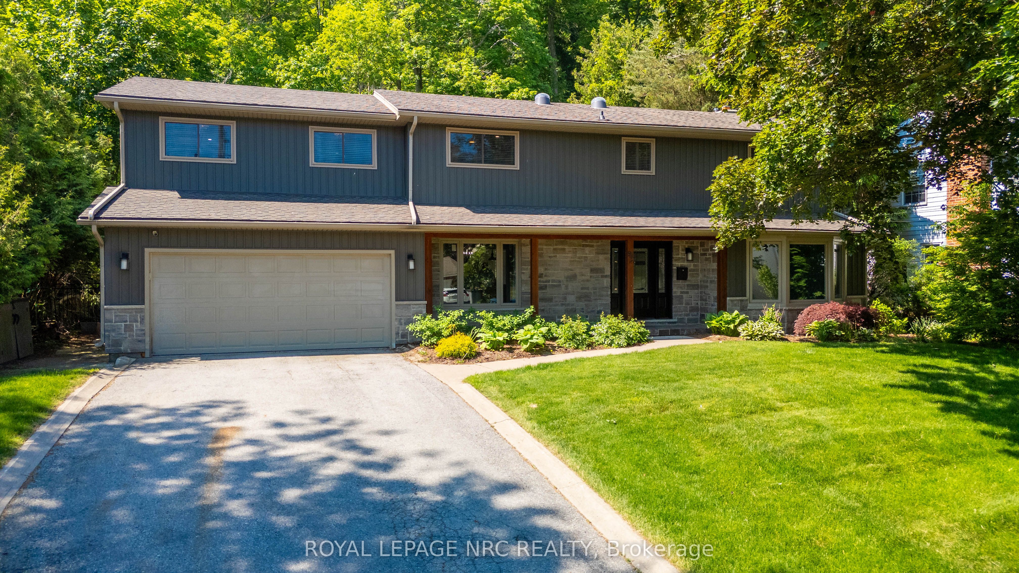 94 Dorchester Drive, Grimsby, ON L3M 1A8