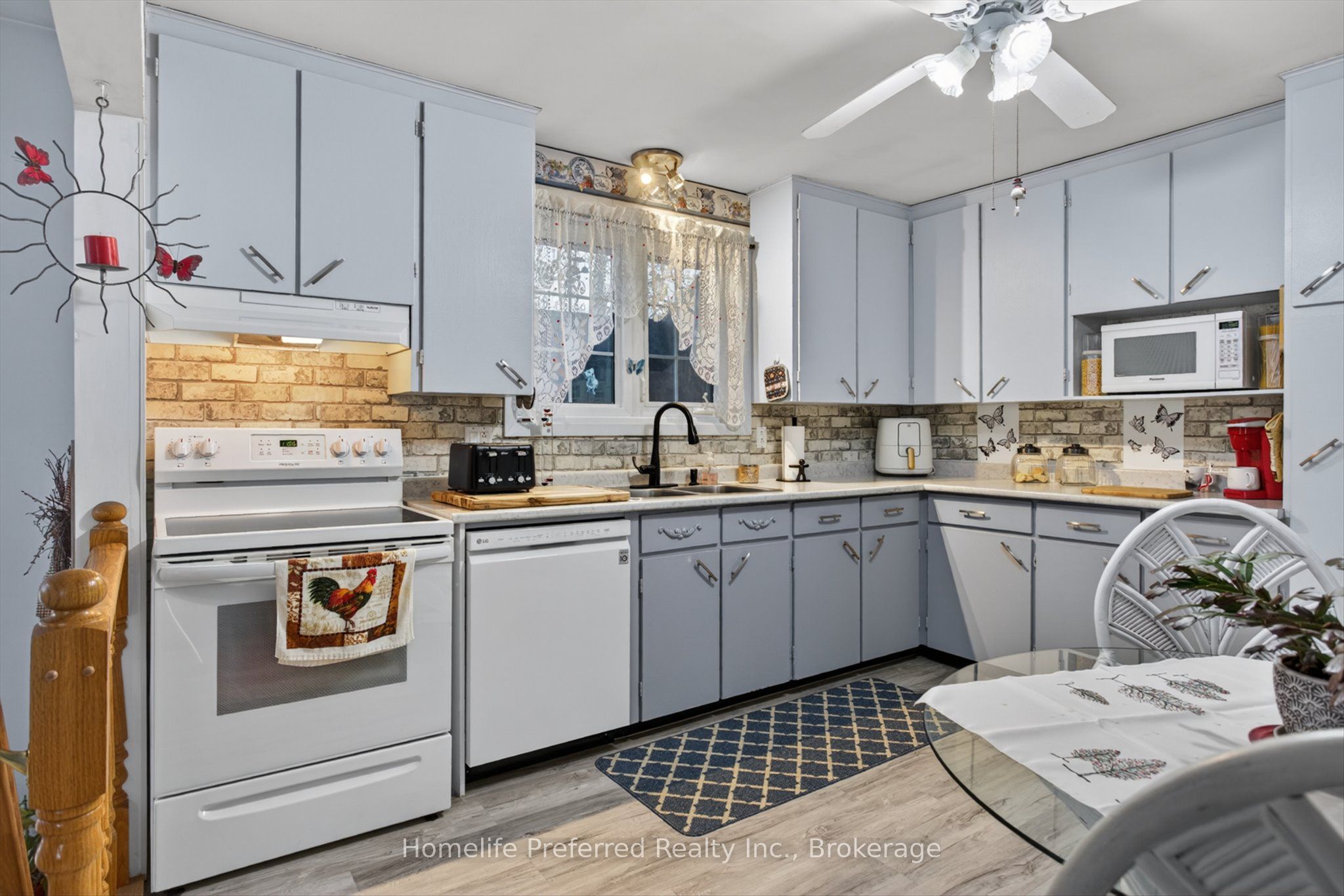 893 Cumberland Avenue, Peterborough, ON K9H 7B3 photo 4