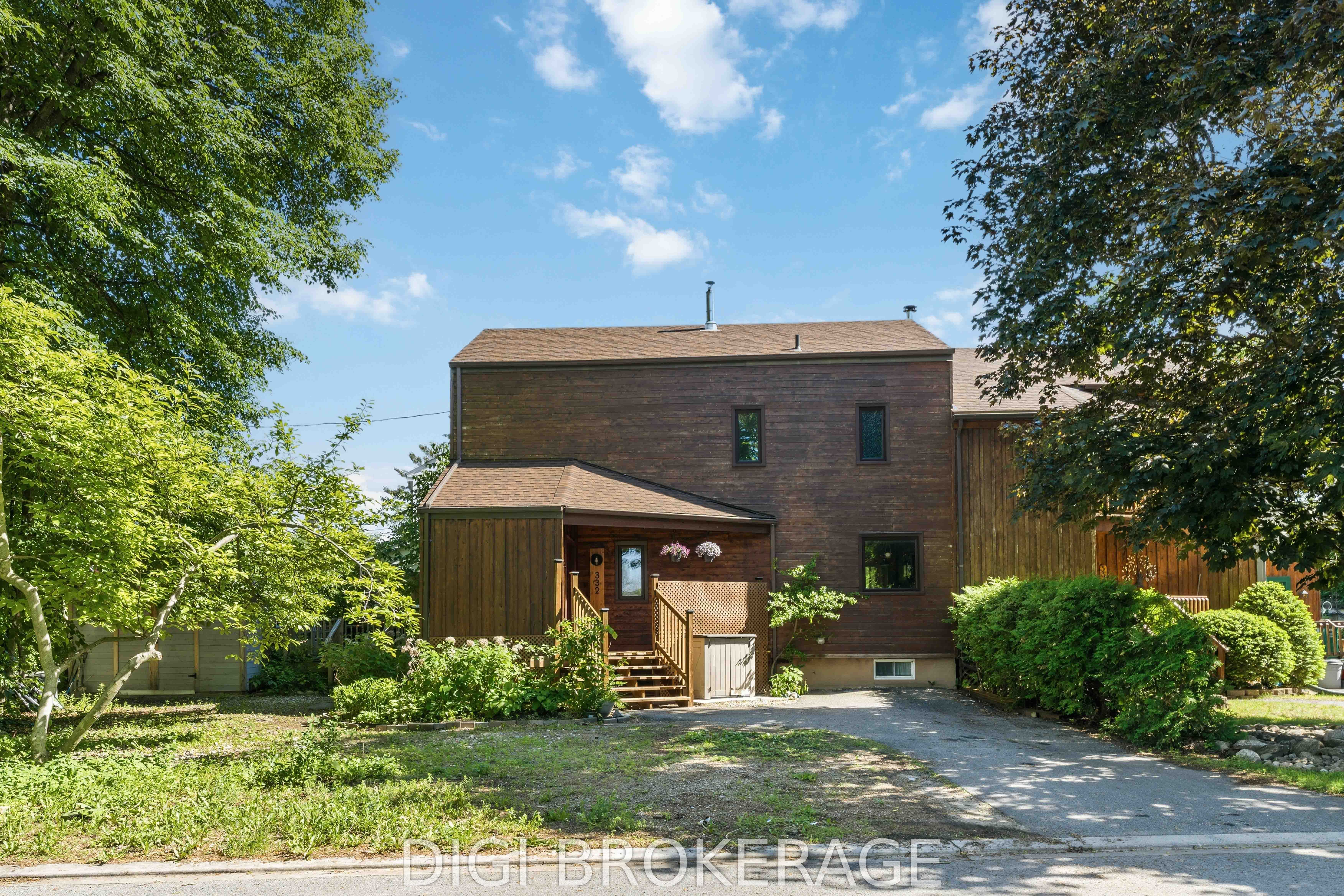 332 Iona Street, Westboro - Hampton Park, ON K1Z 8R2