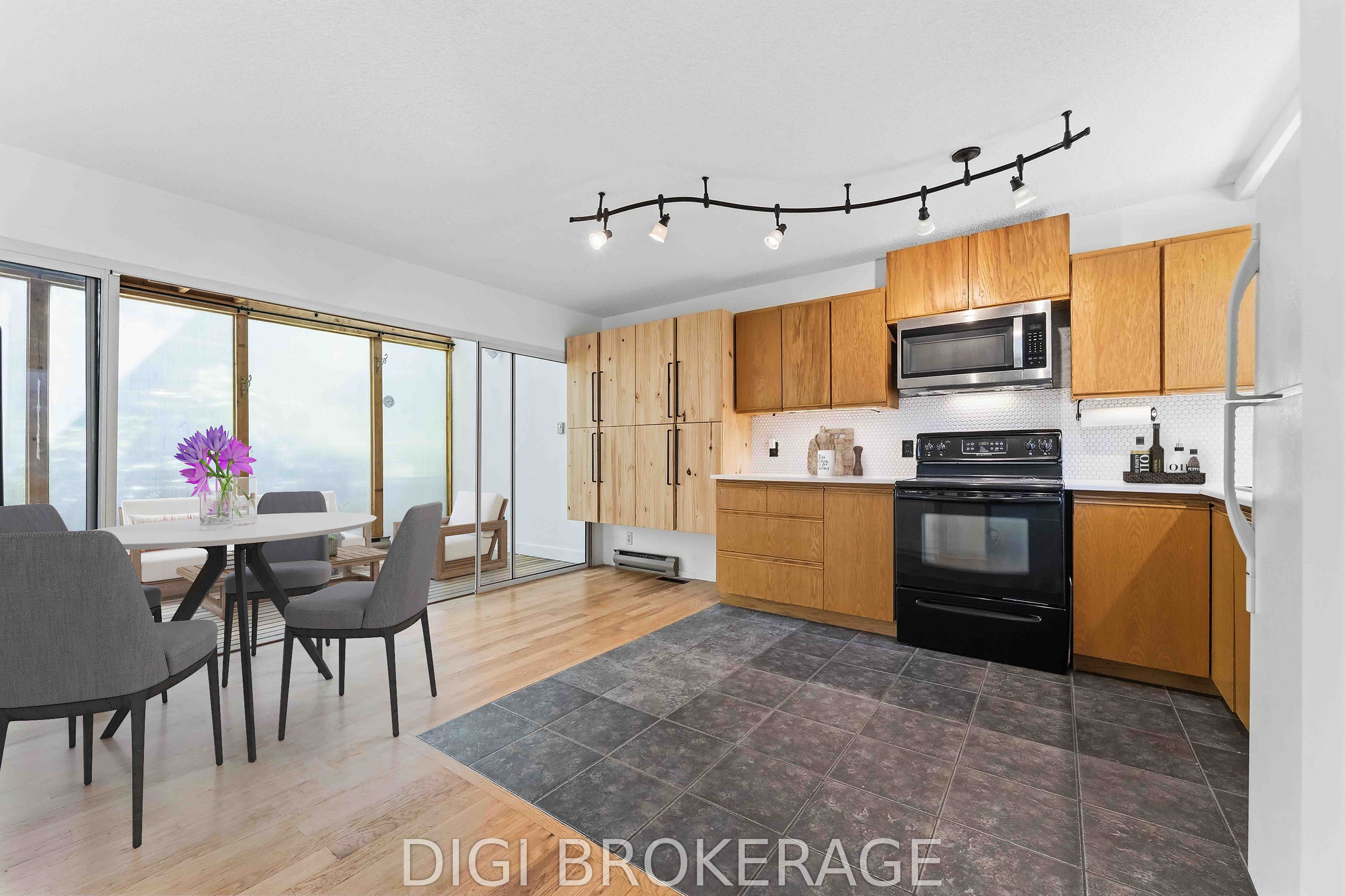 332 Iona Street, Westboro - Hampton Park, ON K1Z 8R2 photo 3