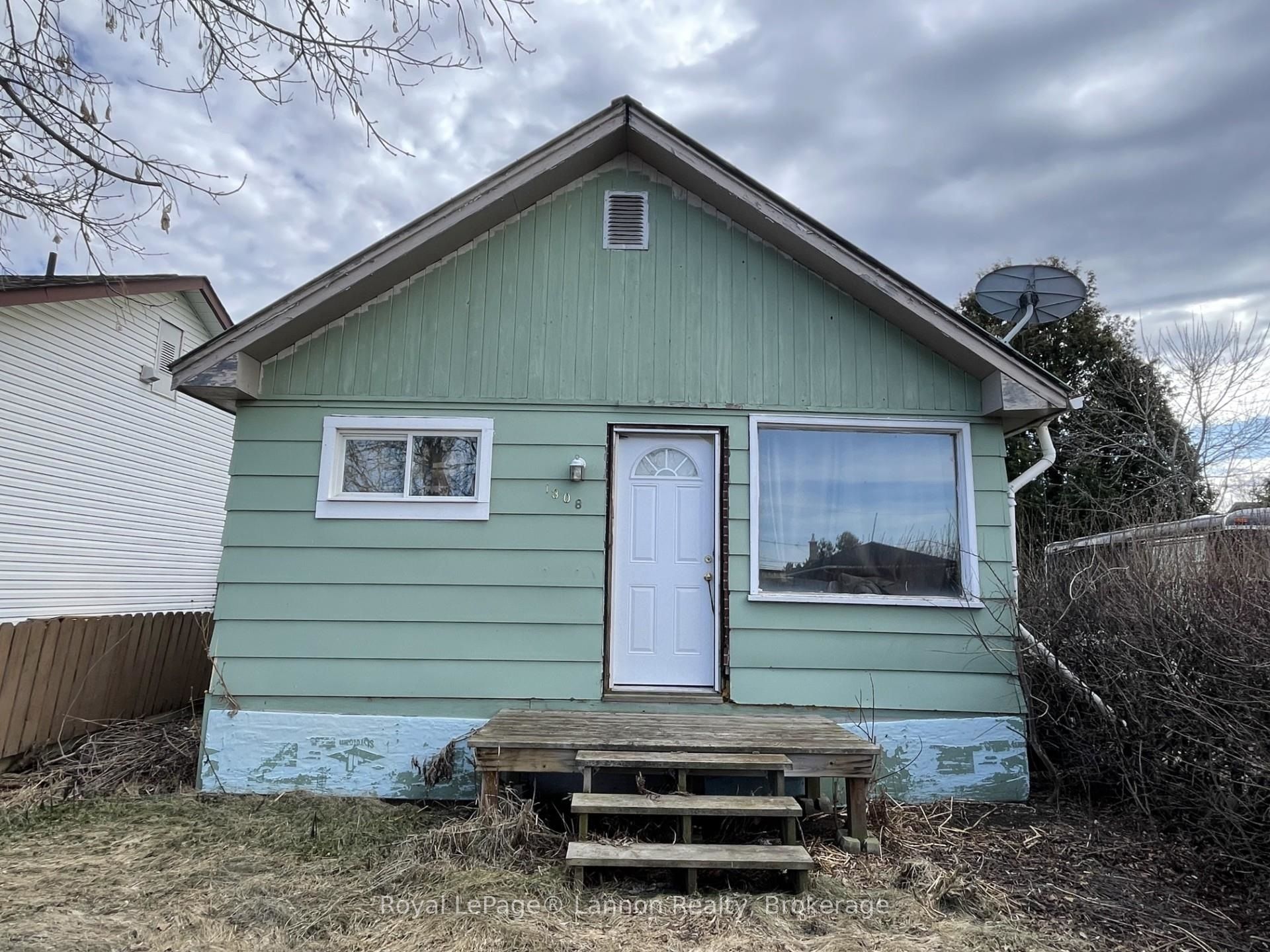 1308 Francis Street, Thunder Bay, ON P7E 4G3
