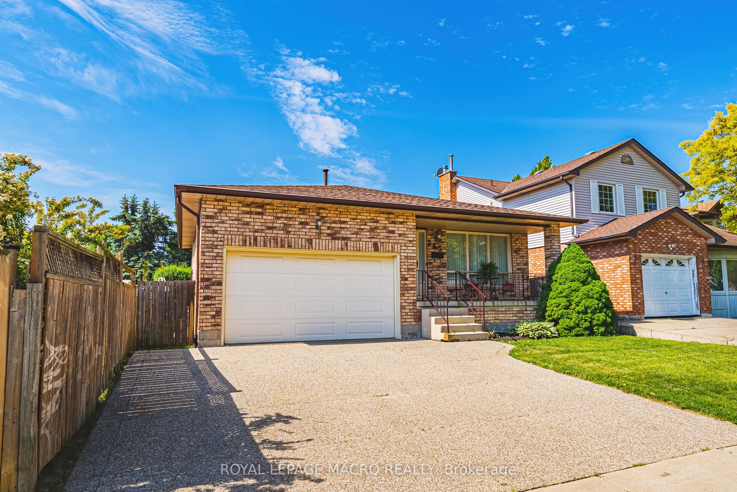 565 Stone Church Road W, Hamilton, ON L9B 1A5 photo 2