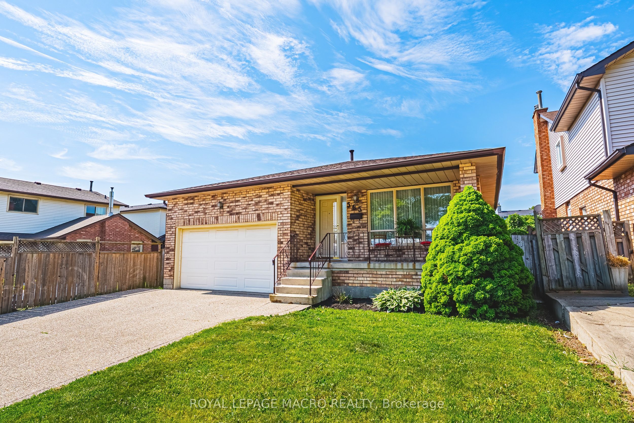 565 Stone Church Road W, Hamilton, ON L9B 1A5 photo 3