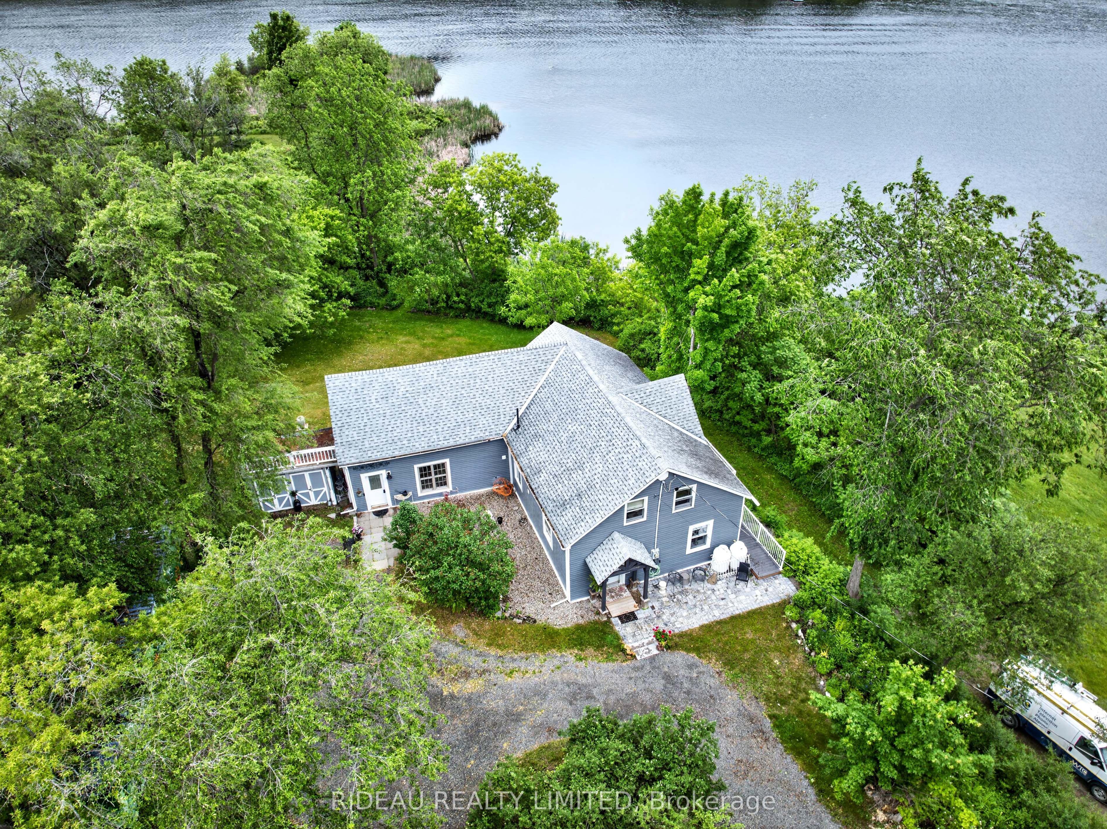 18 Bedford Street, Westport, ON K0G 1X0 photo 2