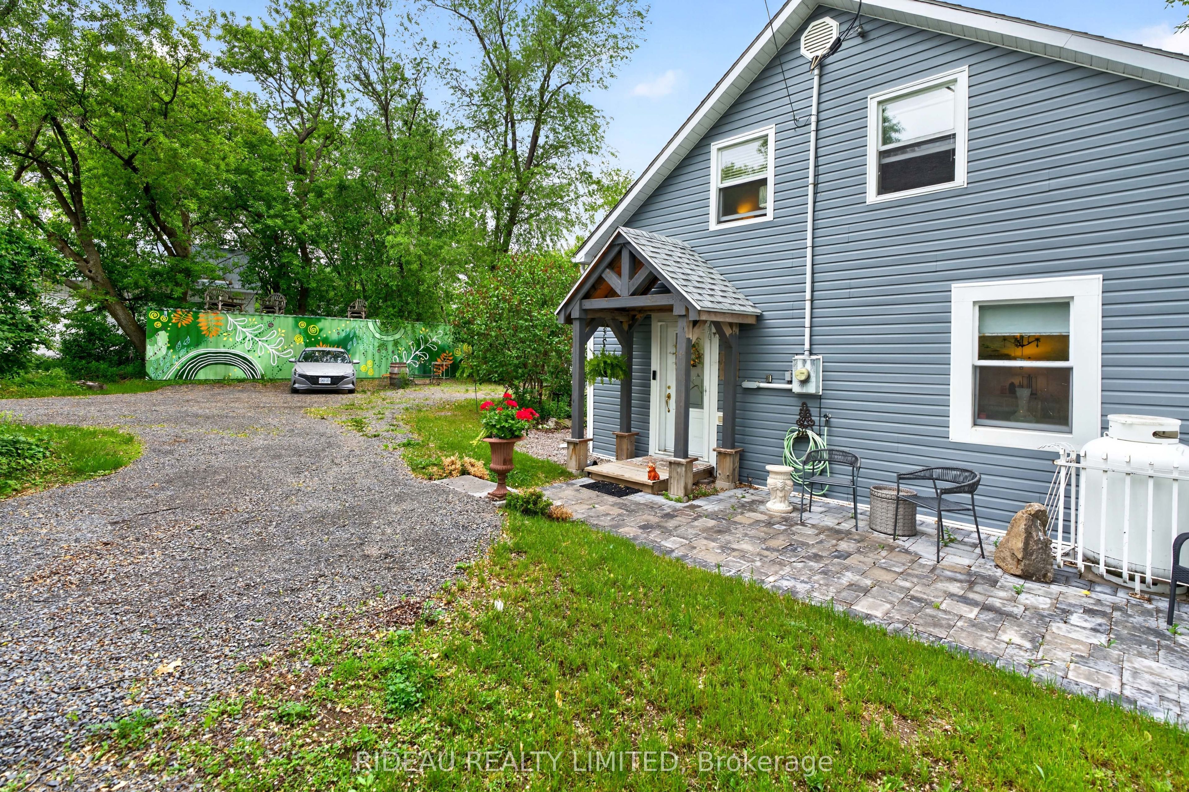 18 Bedford Street, Westport, ON K0G 1X0 photo 5