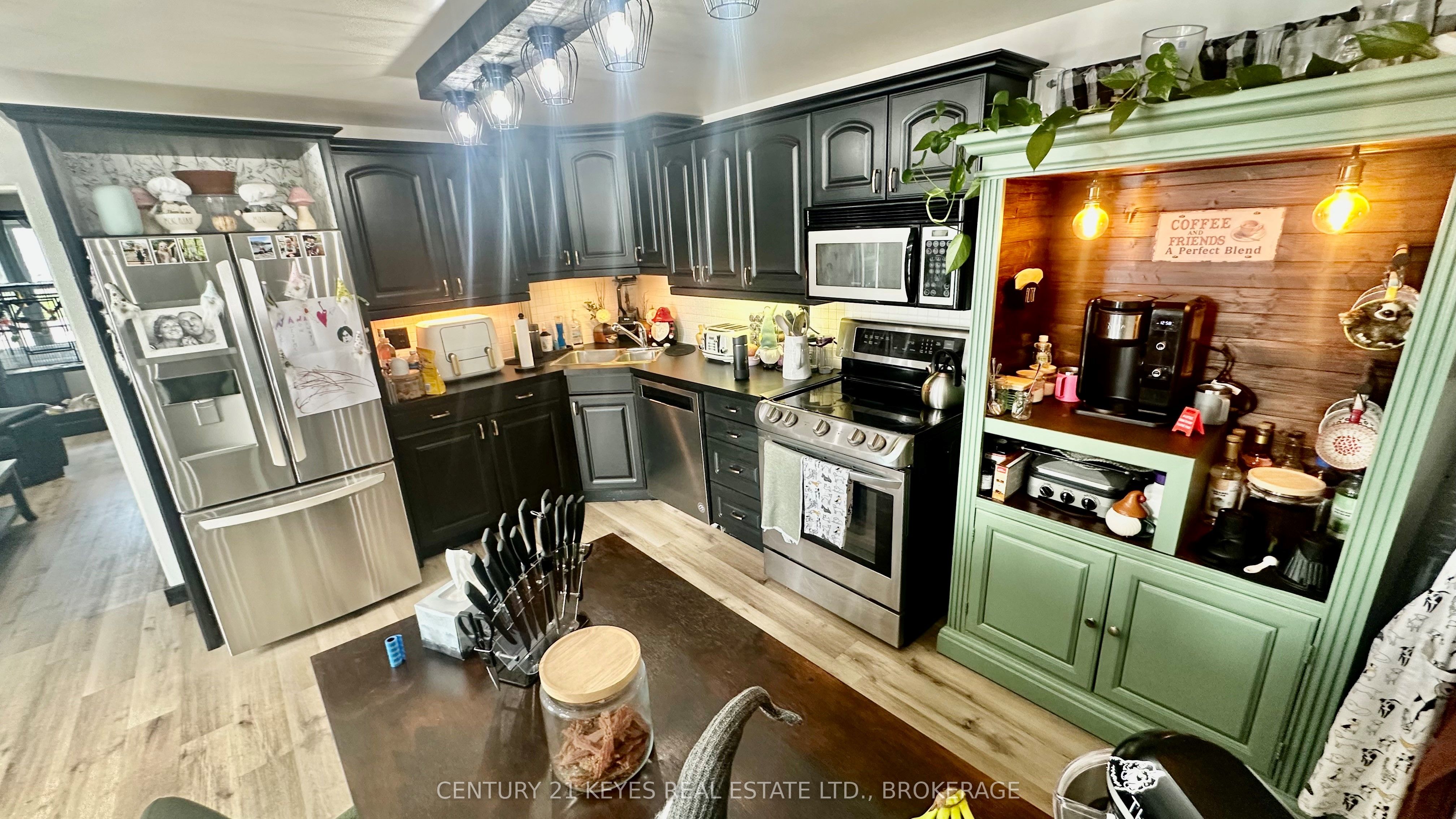 275 Victoria Avenue, Gananoque, ON K7G 2S3 photo 2
