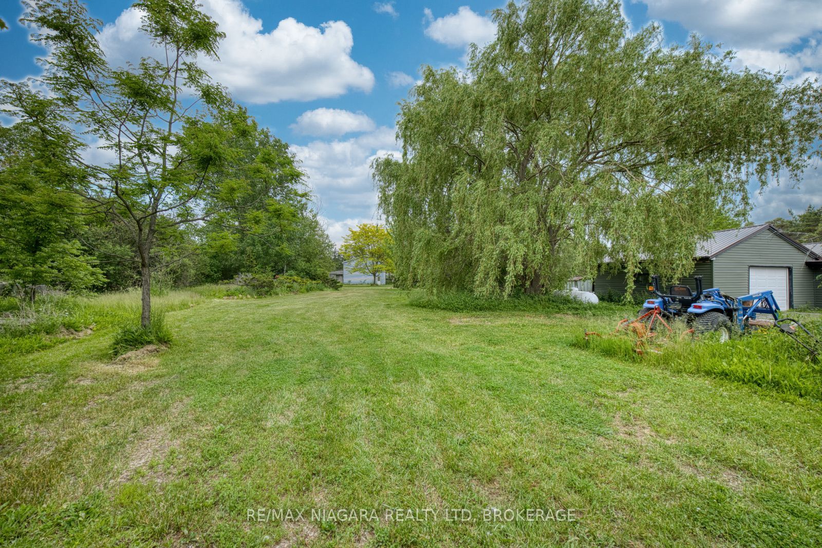 1674 Ridgemount Road, Fort Erie, ON L0S 1N0 photo 2