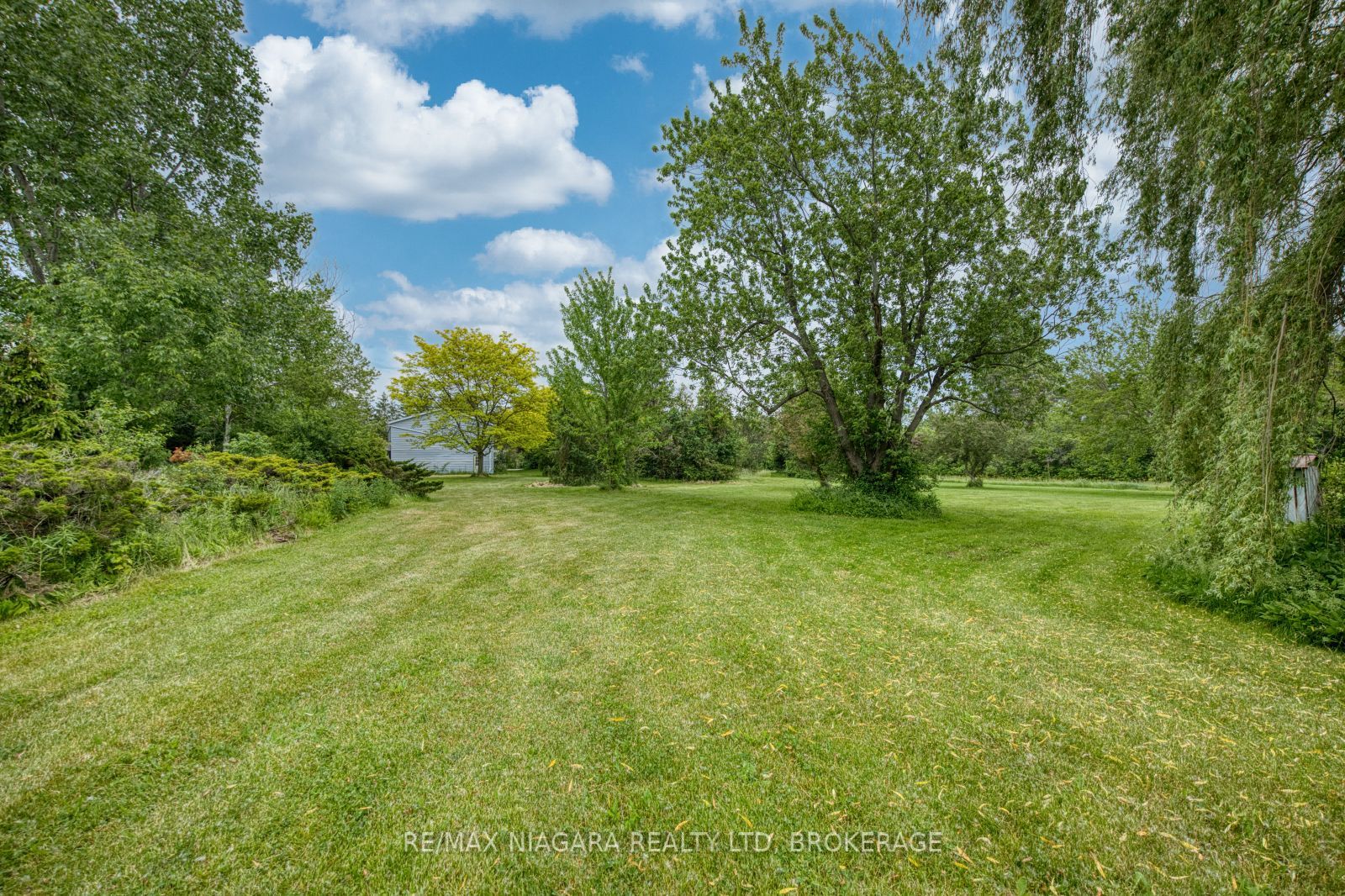 1674 Ridgemount Road, Fort Erie, ON L0S 1N0 photo 3