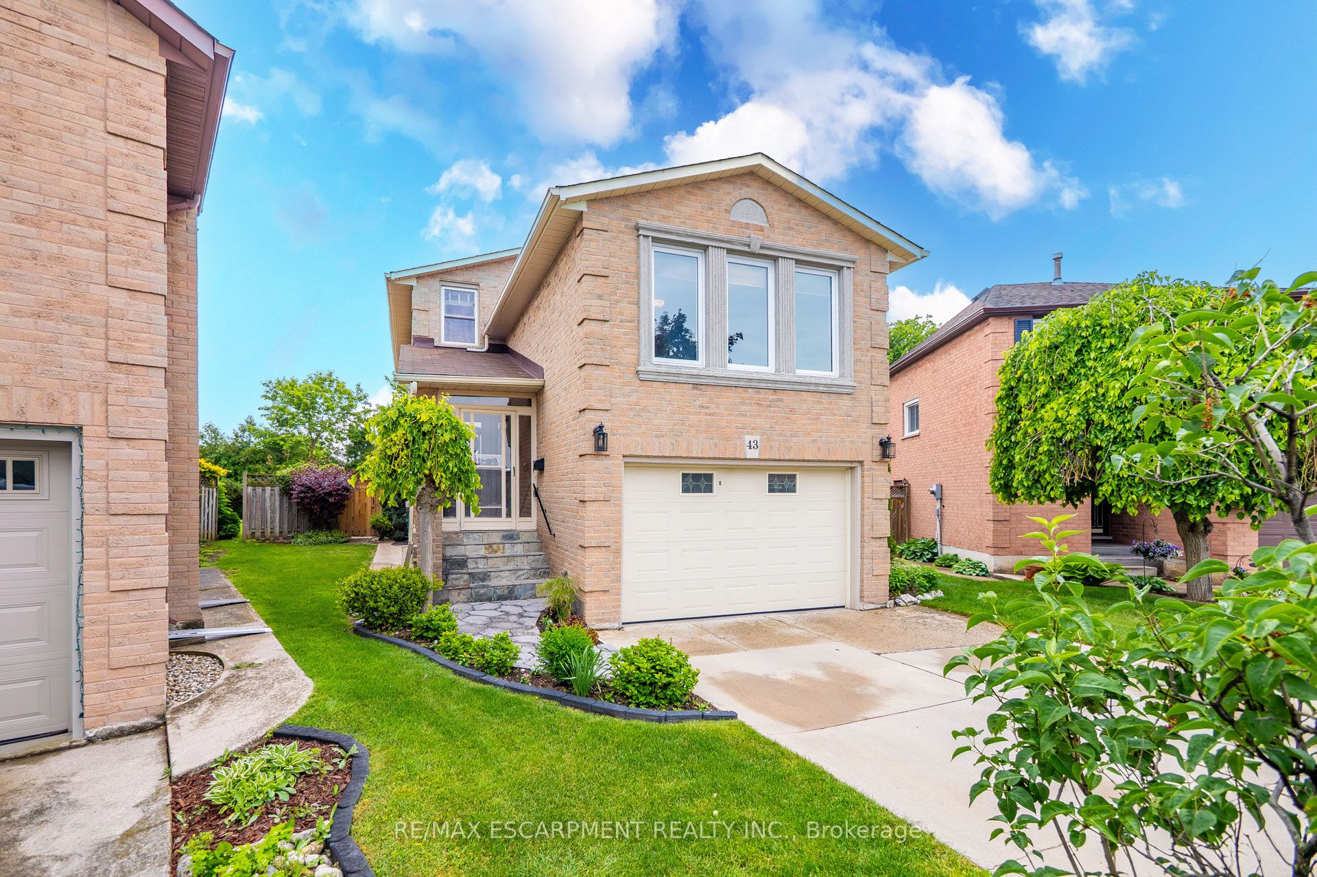 43 Puritan Court, Hamilton, ON L8E 4K9 photo 3
