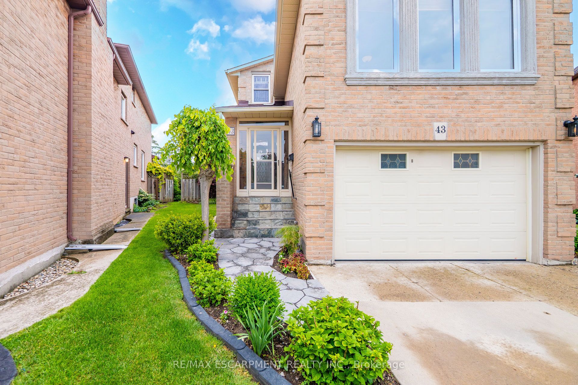 43 Puritan Court, Hamilton, ON L8E 4K9 photo 4