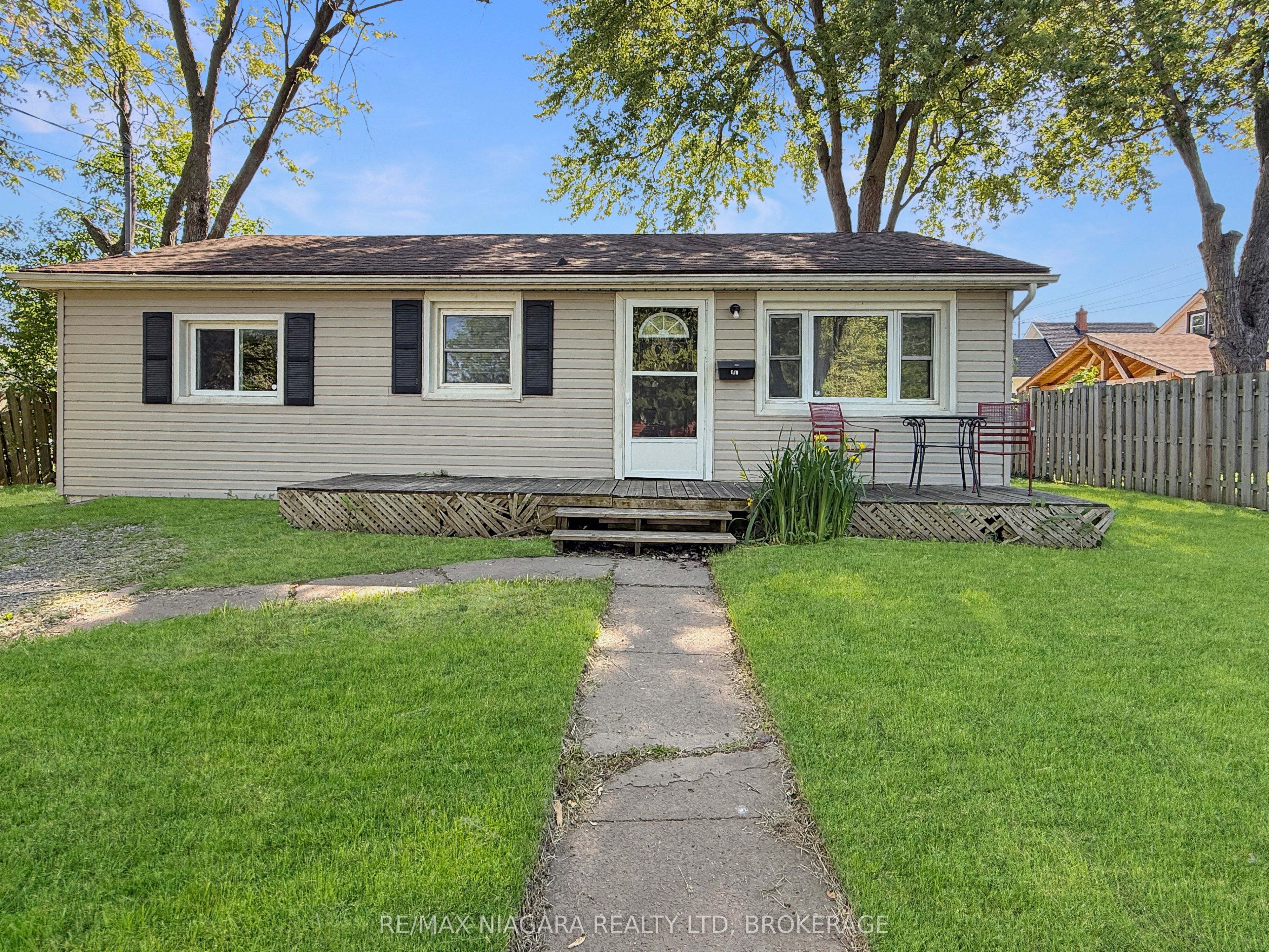 155 Douglas Street, Fort Erie, ON L2A 3X1 photo 2