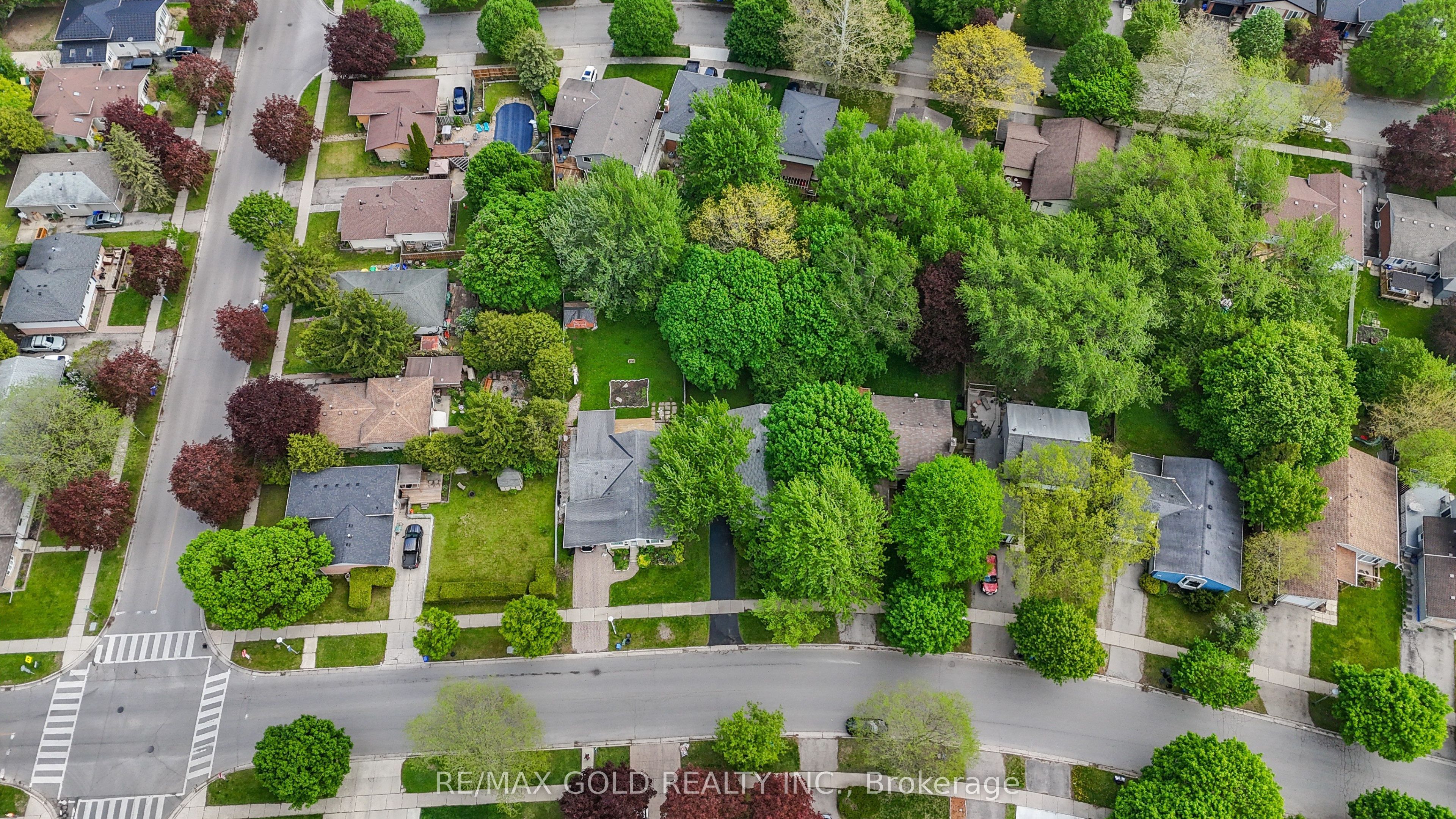 1588 Aldersbrook Road, London North, ON N6G 2Z3 photo 2