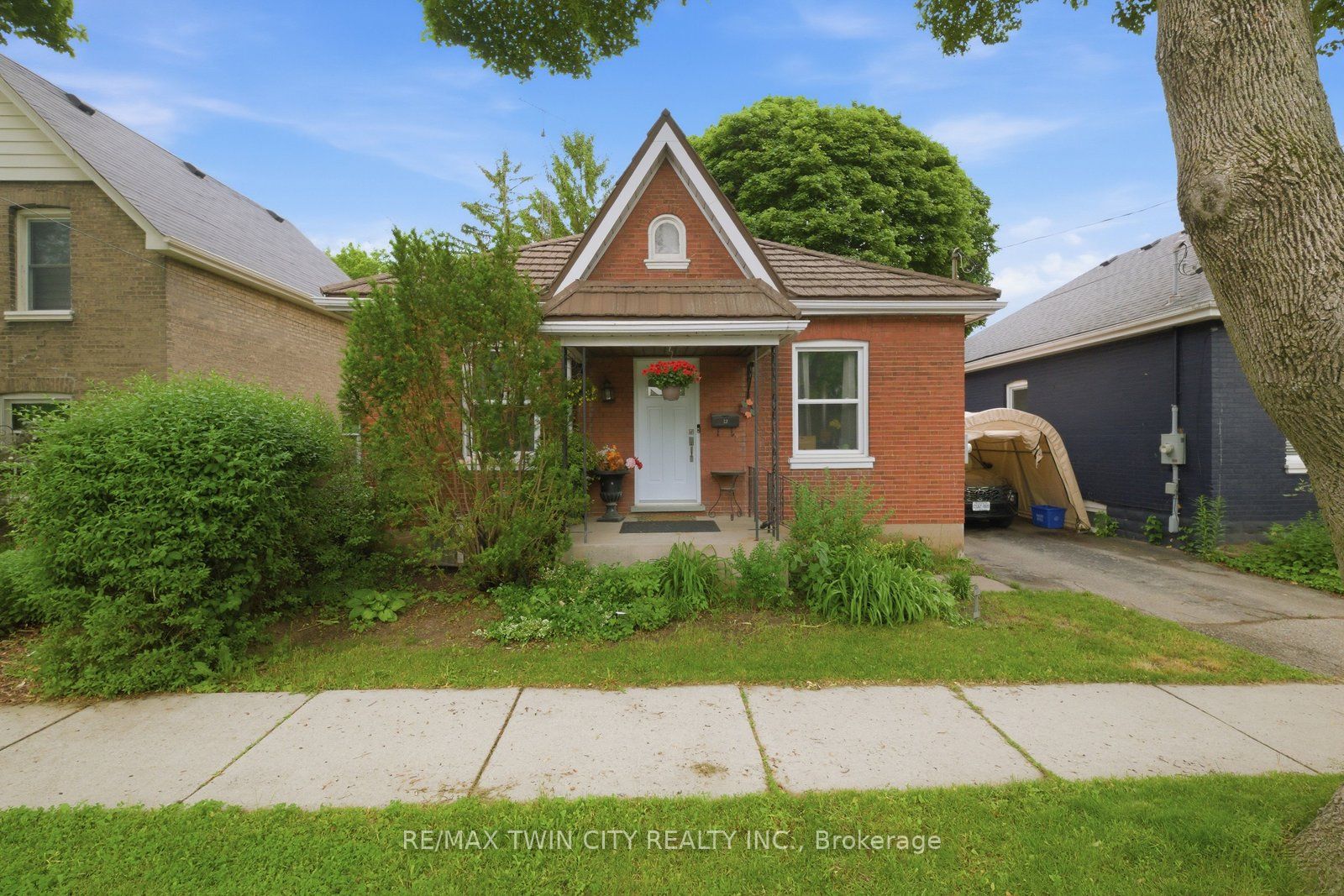 12 Brunswick Street N, Brantford, ON N3T 1E7 photo 2