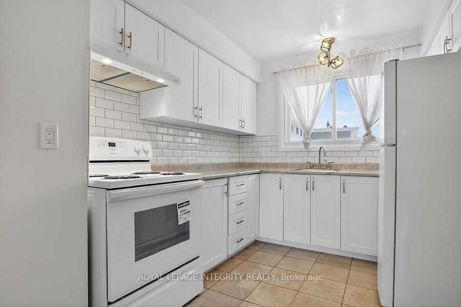 427 Moodie Drive, Bells Corners and South to Fallowfield, ON K2H 8A4 photo 4