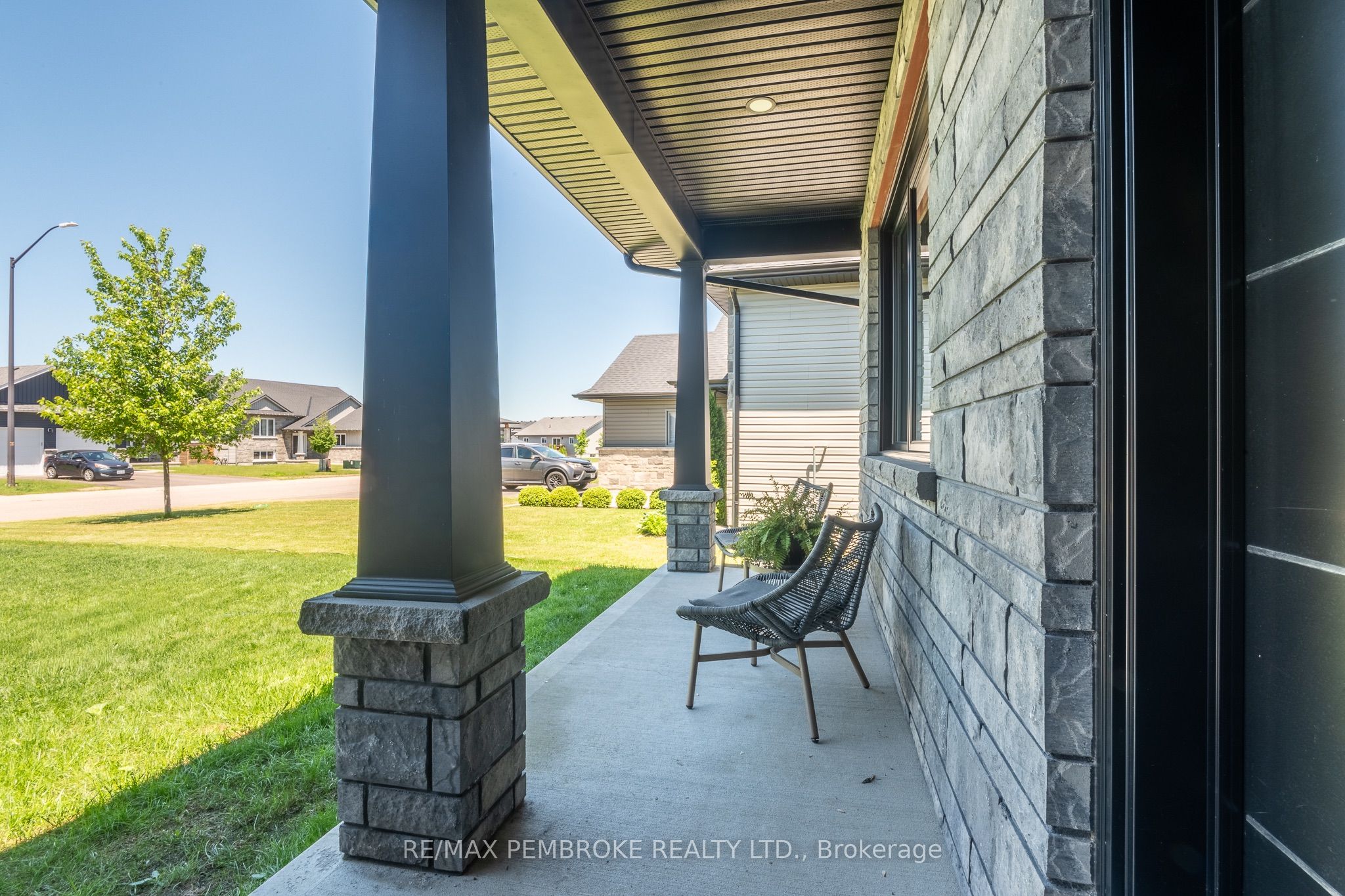 15 Drew Street, Petawawa, ON K8H 0G4 photo 5
