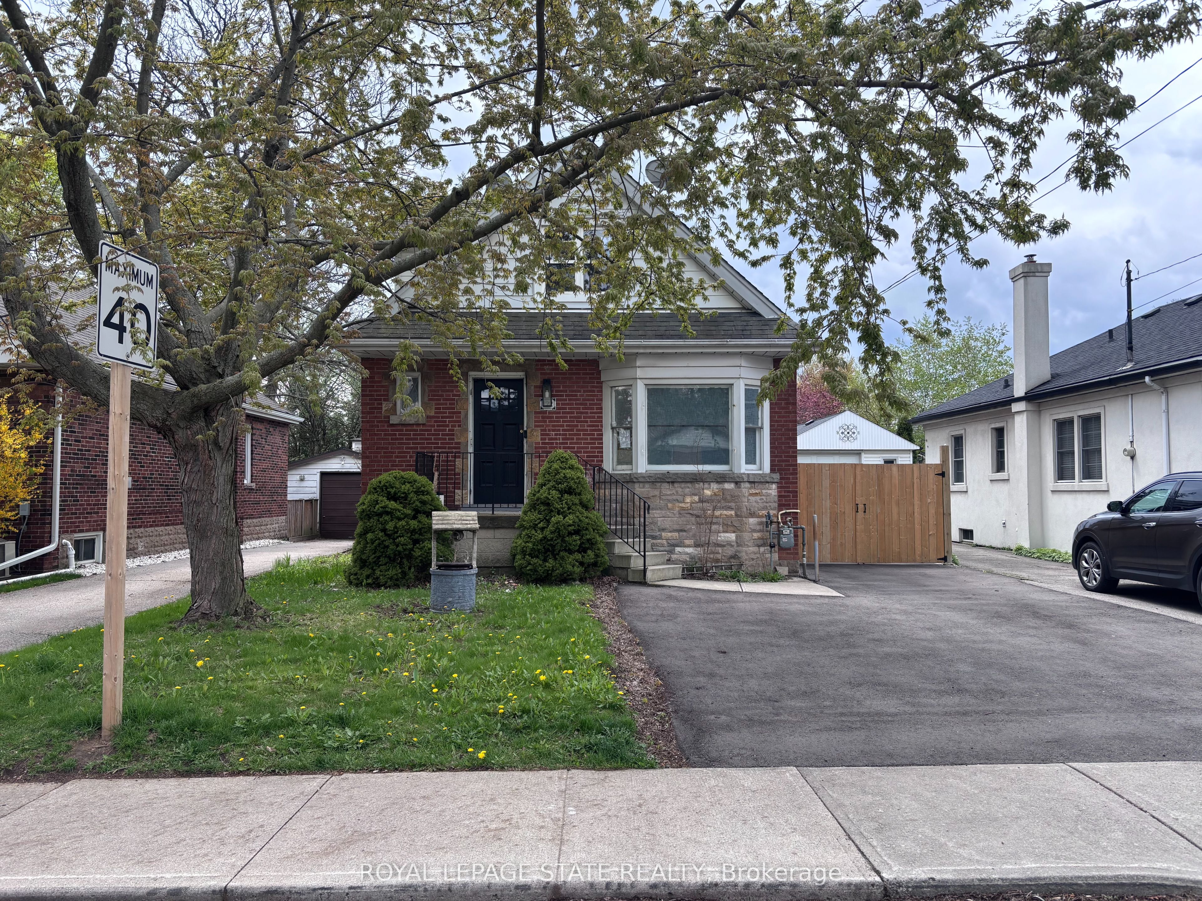 122 Queensdale Avenue E, Hamilton, ON L9A 1K3