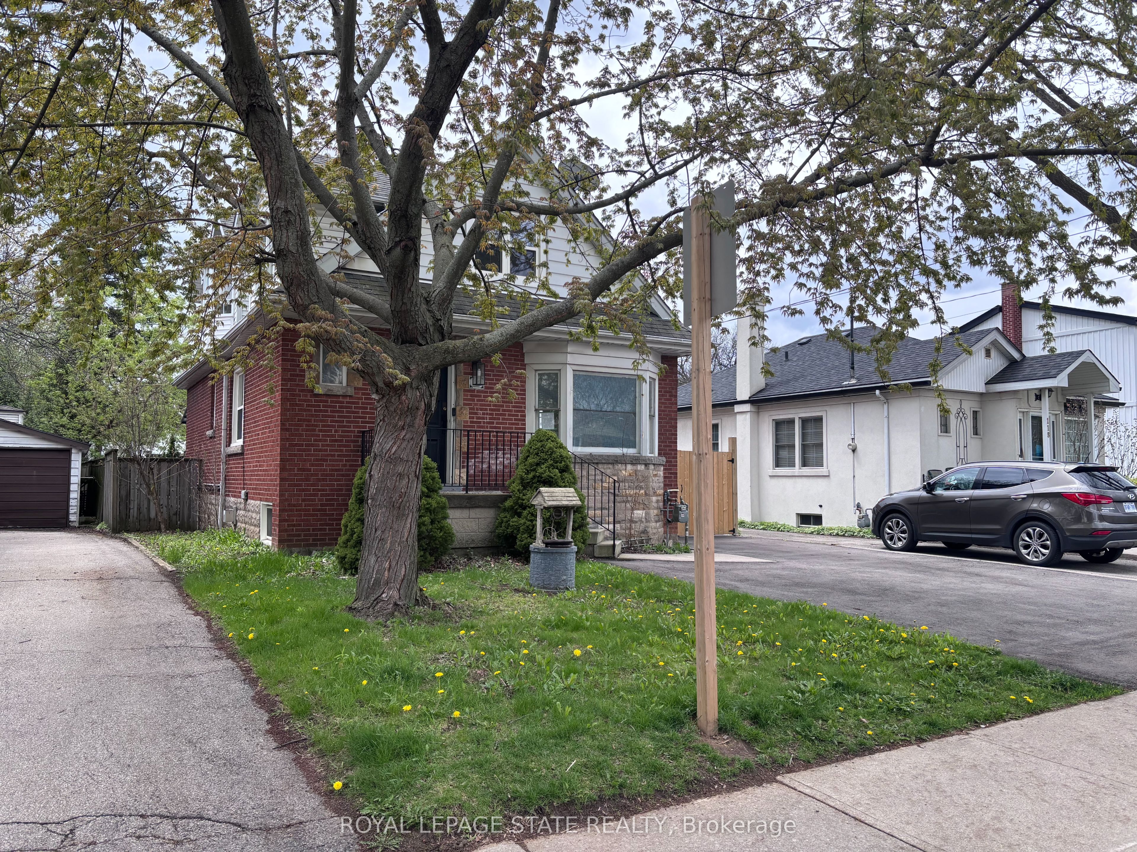 122 Queensdale Avenue E, Hamilton, ON L9A 1K3 photo 2
