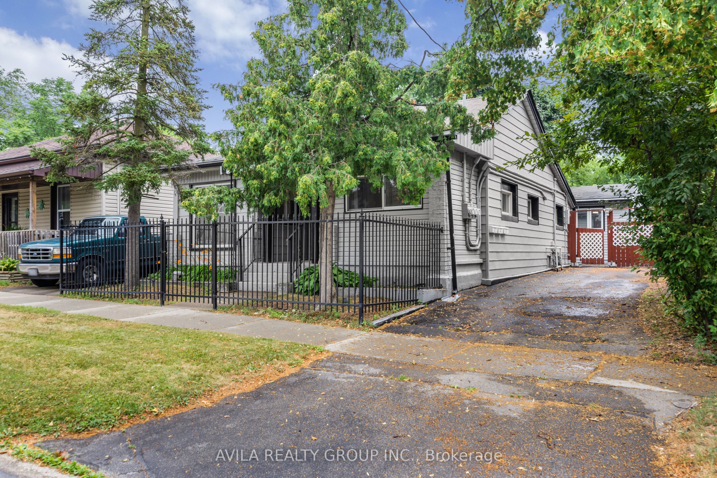 135 Charlotte Street, Brantford, ON N3T 2X7 photo 4