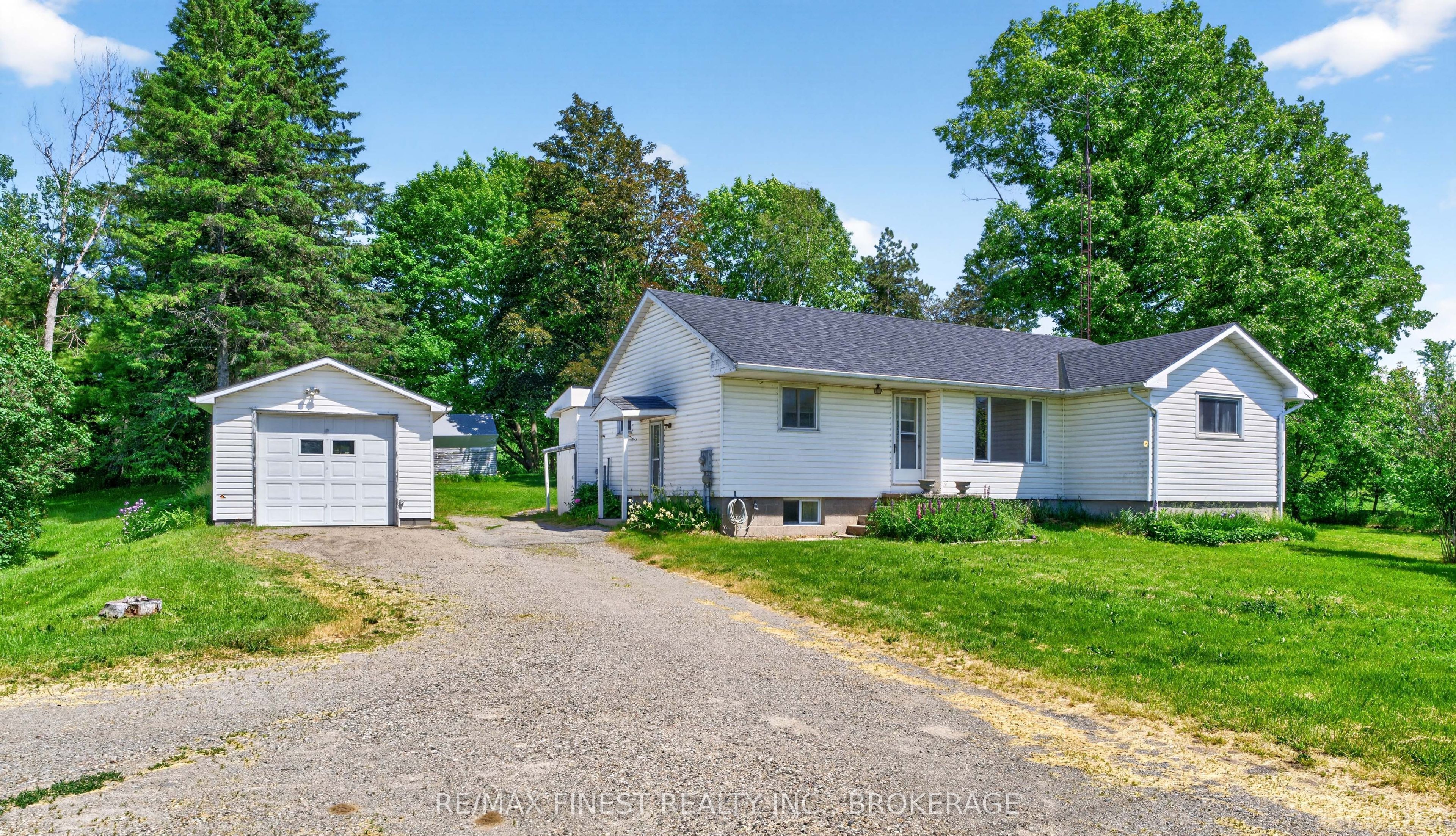 3287 Highway 32, Leeds and the Thousand Islands, ON K0H 2N0 photo 2