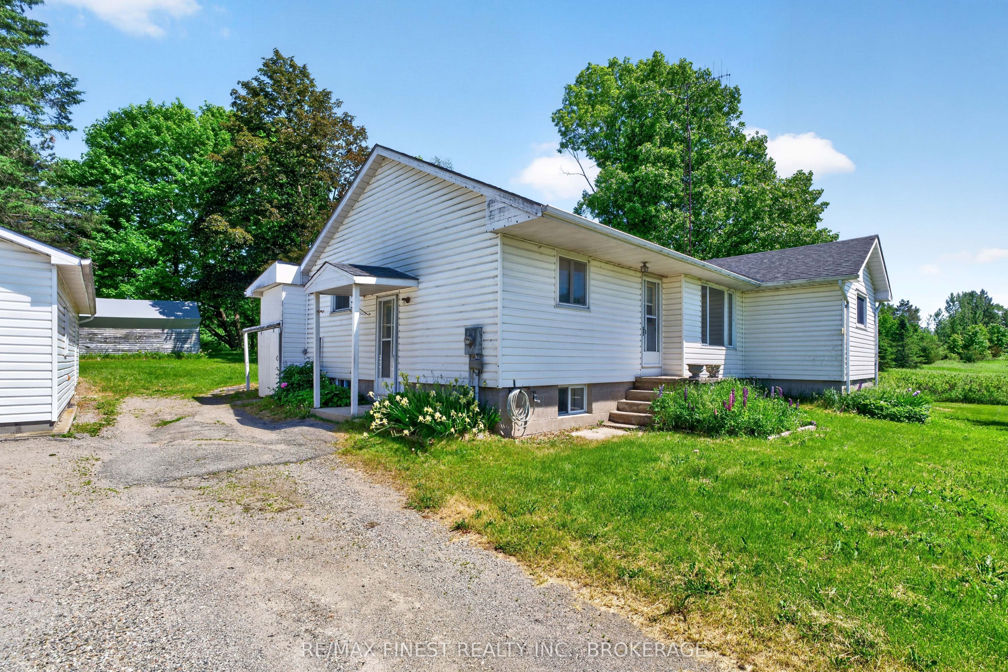 3287 Highway 32, Leeds and the Thousand Islands, ON K0H 2N0 photo 3