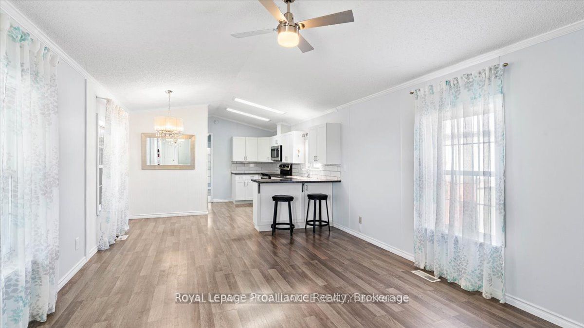 311 Dundas Street E 18, Quinte West, ON K8V 1M1 photo 2