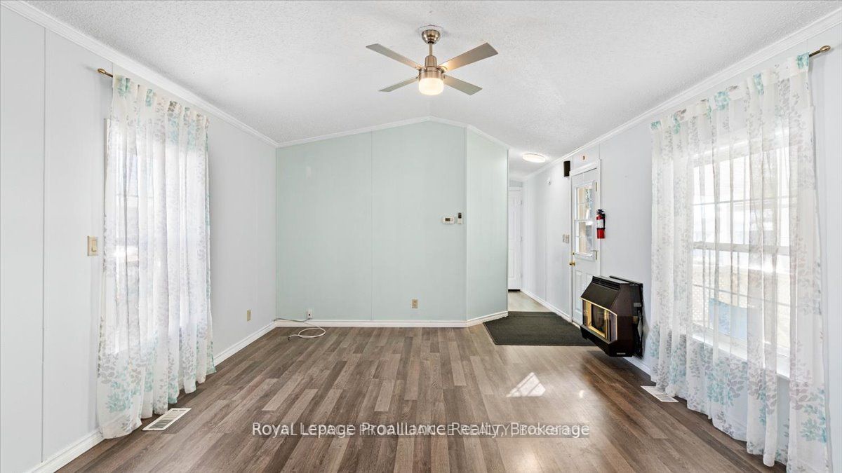 311 Dundas Street E 18, Quinte West, ON K8V 1M1 photo 4