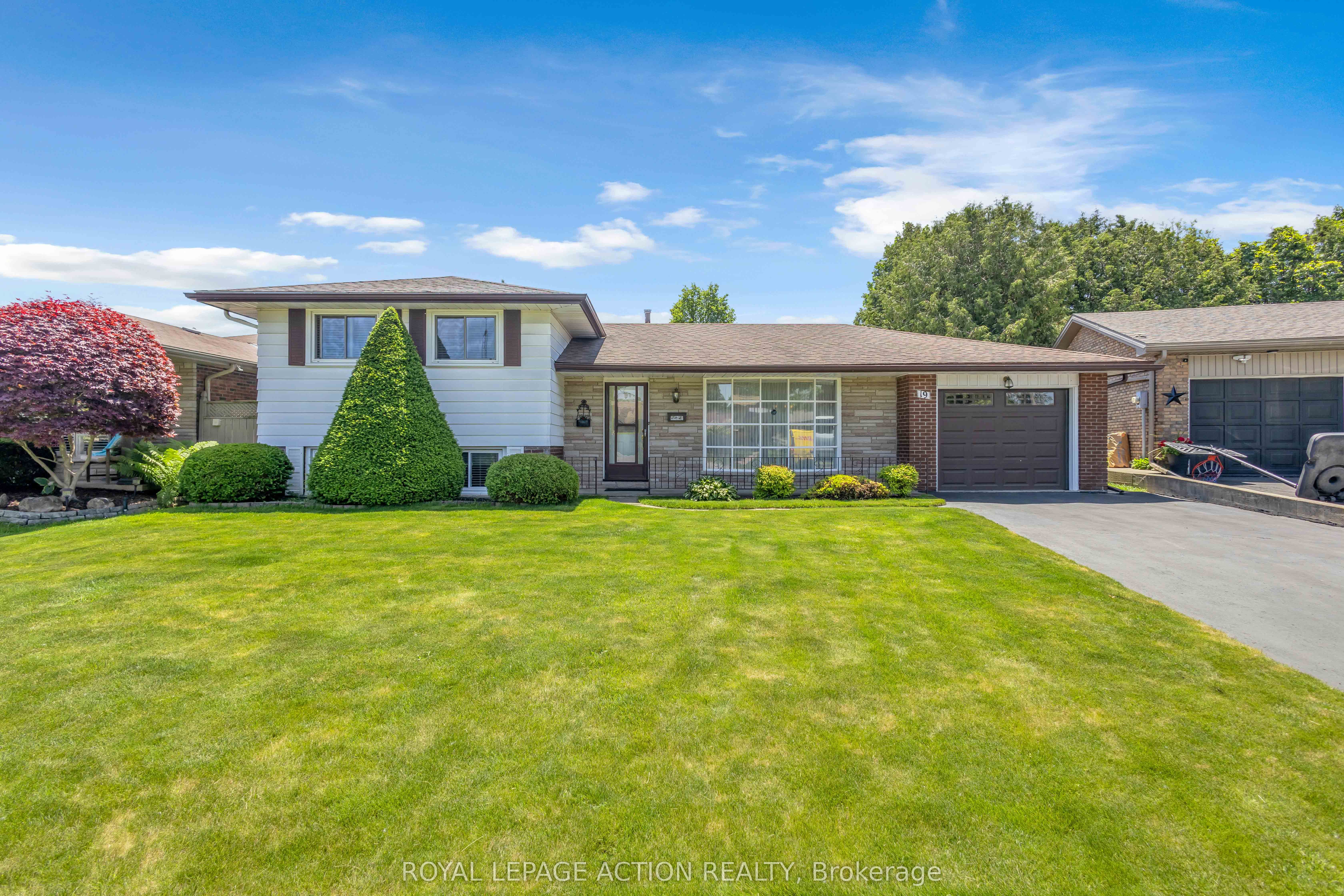 19 Pippin Drive, Brantford, ON N3R 5V8