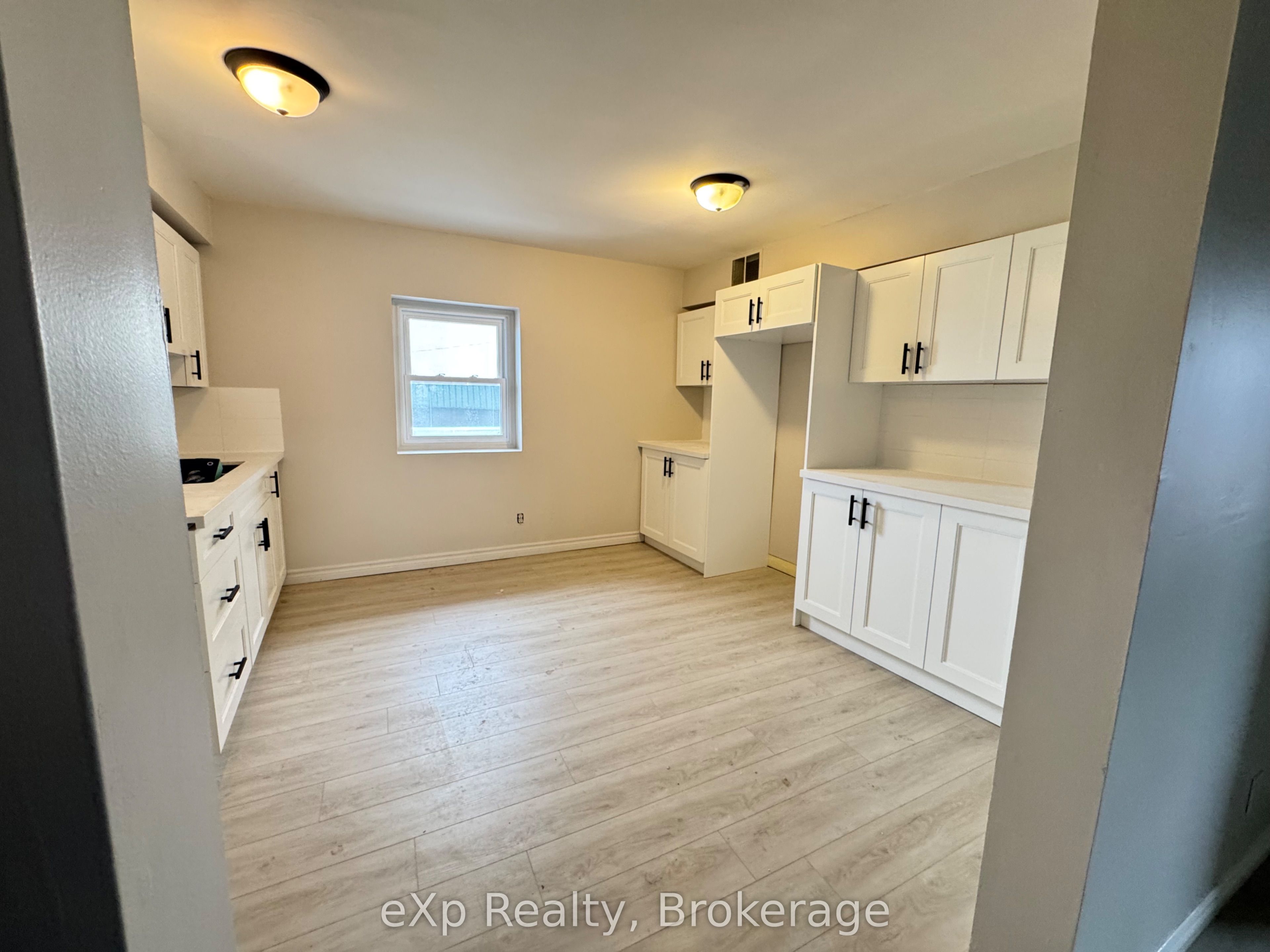 2 King Street Apt 2, Quinte West, ON K8V 3V7 photo 3