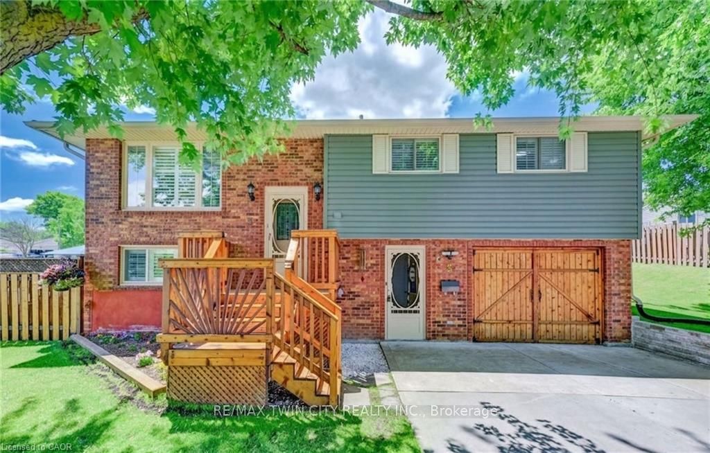 3 PARKLAND Crescent, Kitchener, ON N2N 1R5
