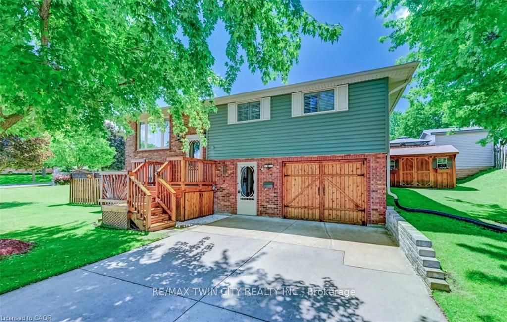 3 PARKLAND Crescent, Kitchener, ON N2N 1R5 photo 2