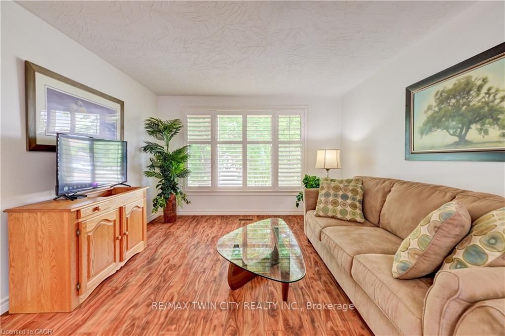 3 PARKLAND Crescent, Kitchener, ON N2N 1R5 photo 4
