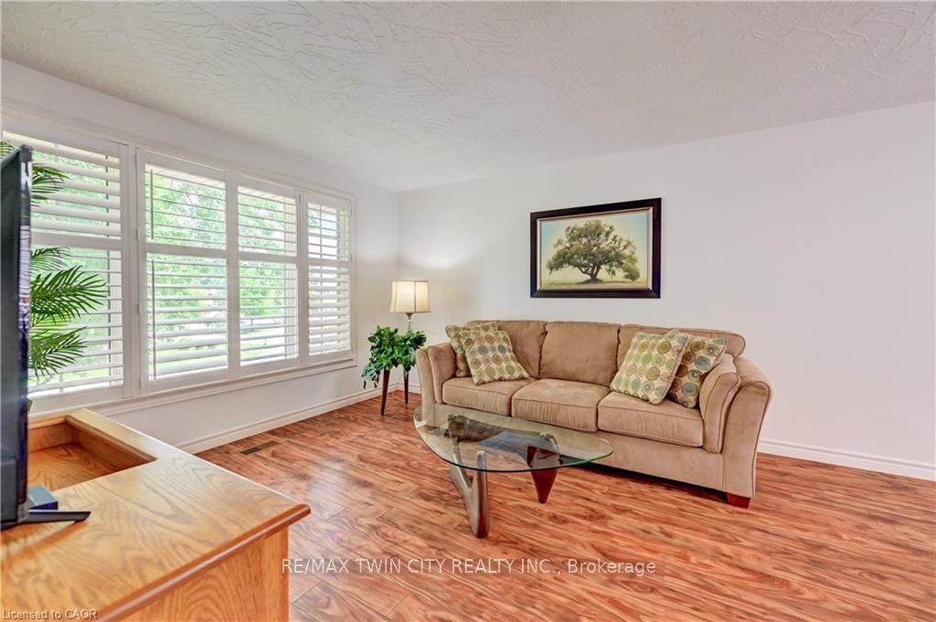 3 PARKLAND Crescent, Kitchener, ON N2N 1R5 photo 5