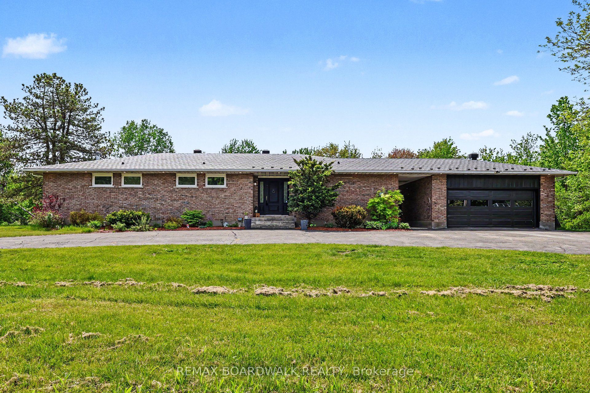 1500 Du Golf Road, Clarence-Rockland, ON K0A 1N0