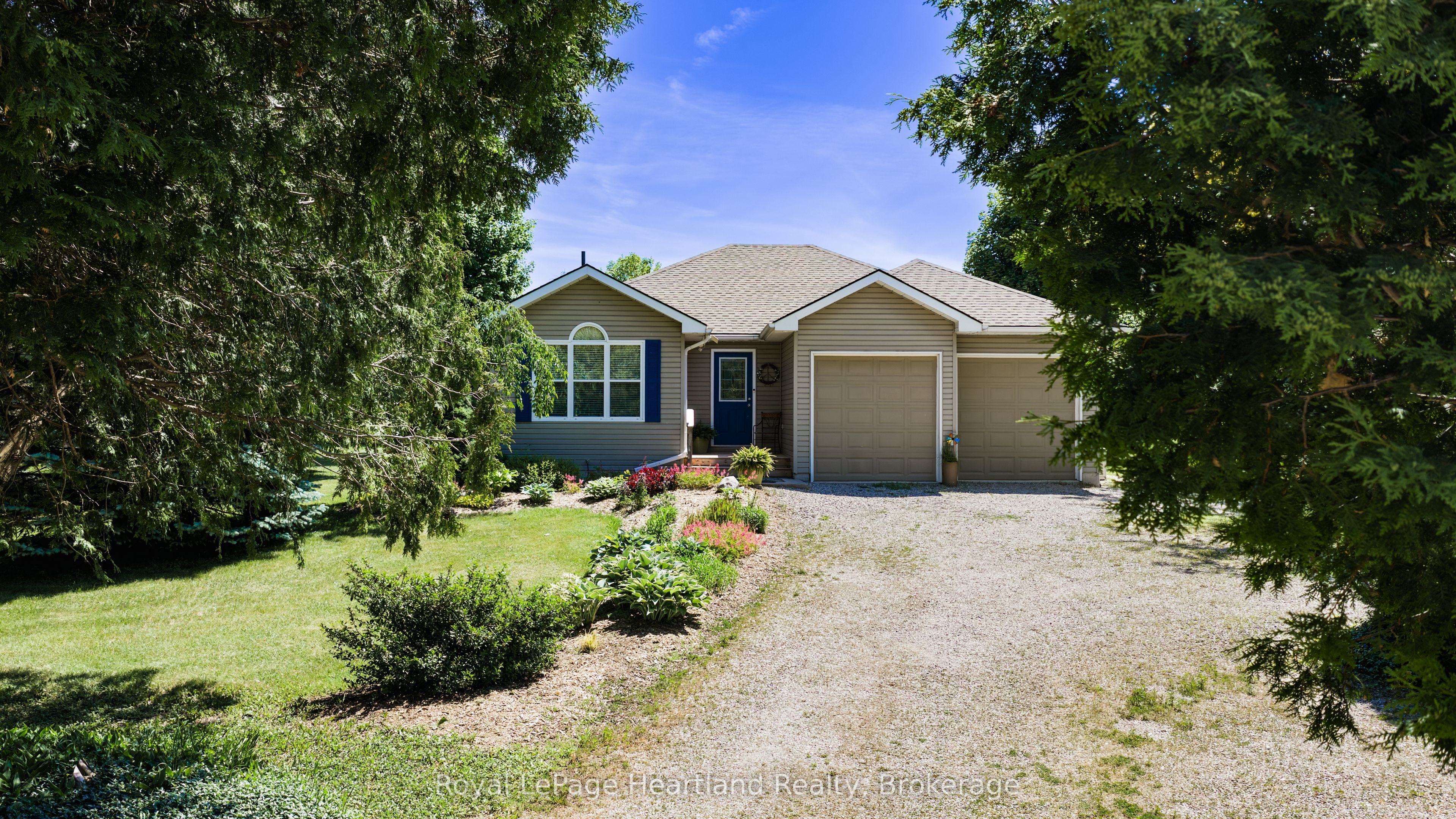 35095 Old River Road N, Bluewater, ON N0M 1G0