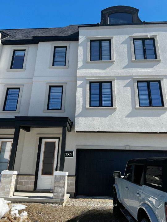 2529 Meadowlands Way 32, London North, ON N6G 5L8
