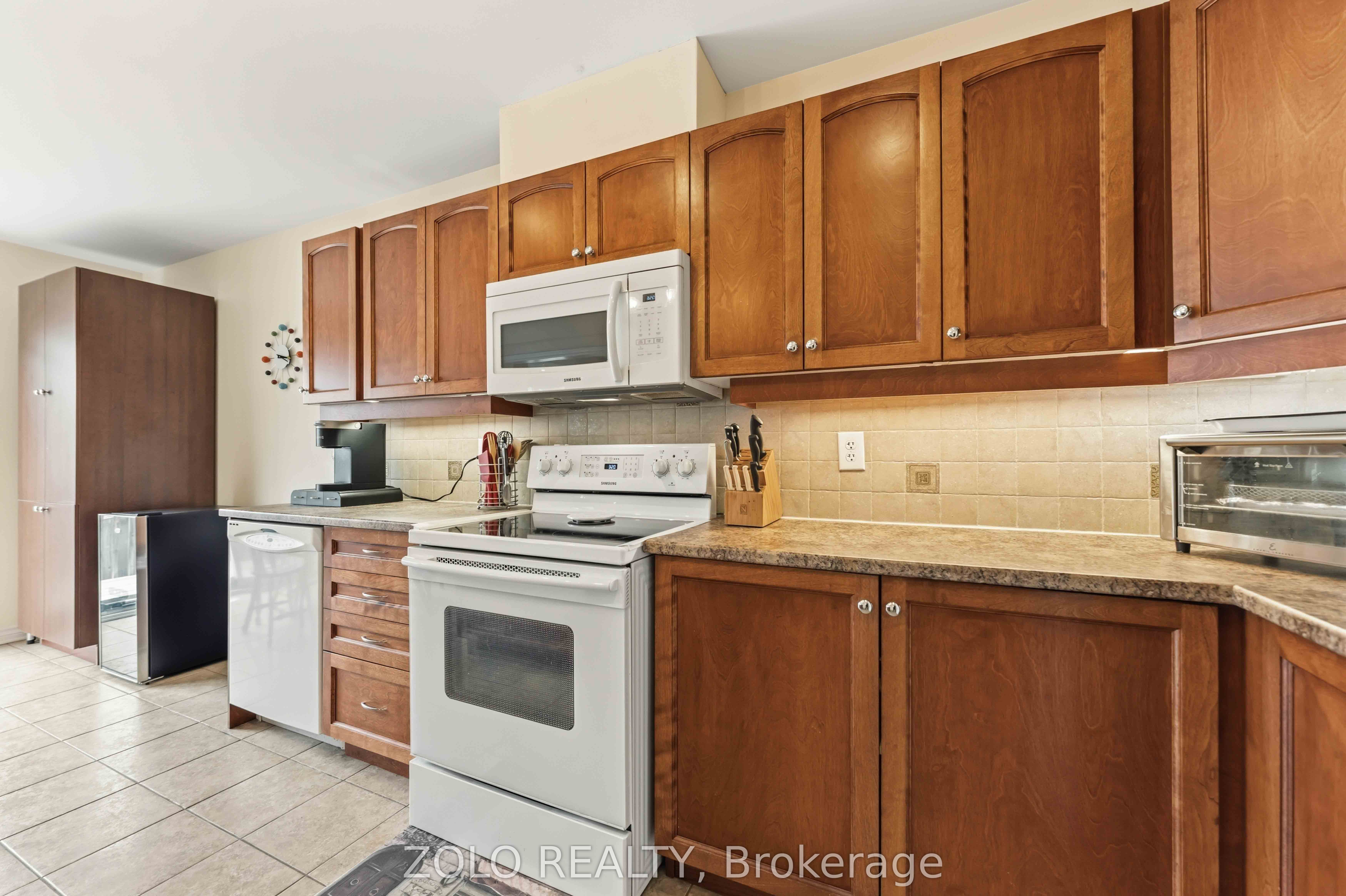 3566 Cambrian Road, Barrhaven, ON K2J 0T6 photo 5