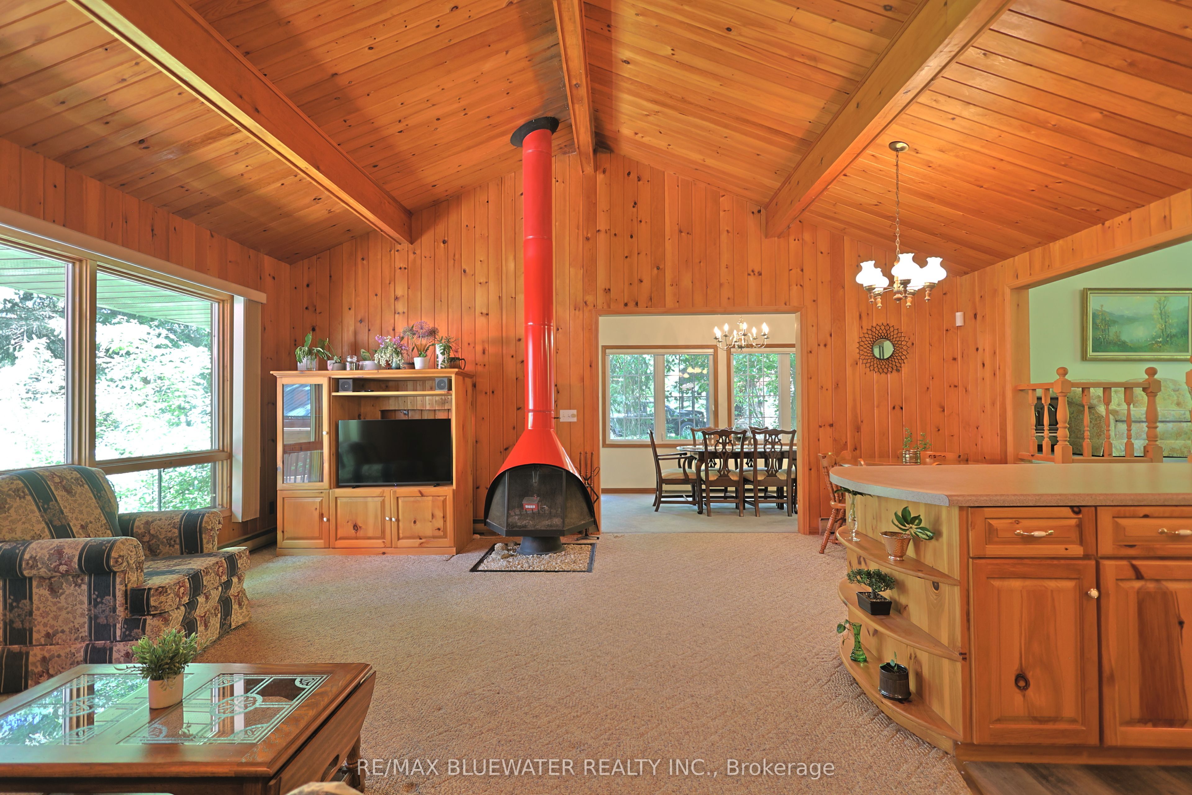5449 Lake Valley Grove Road, Lambton Shores, ON N0N 1J7 photo 3