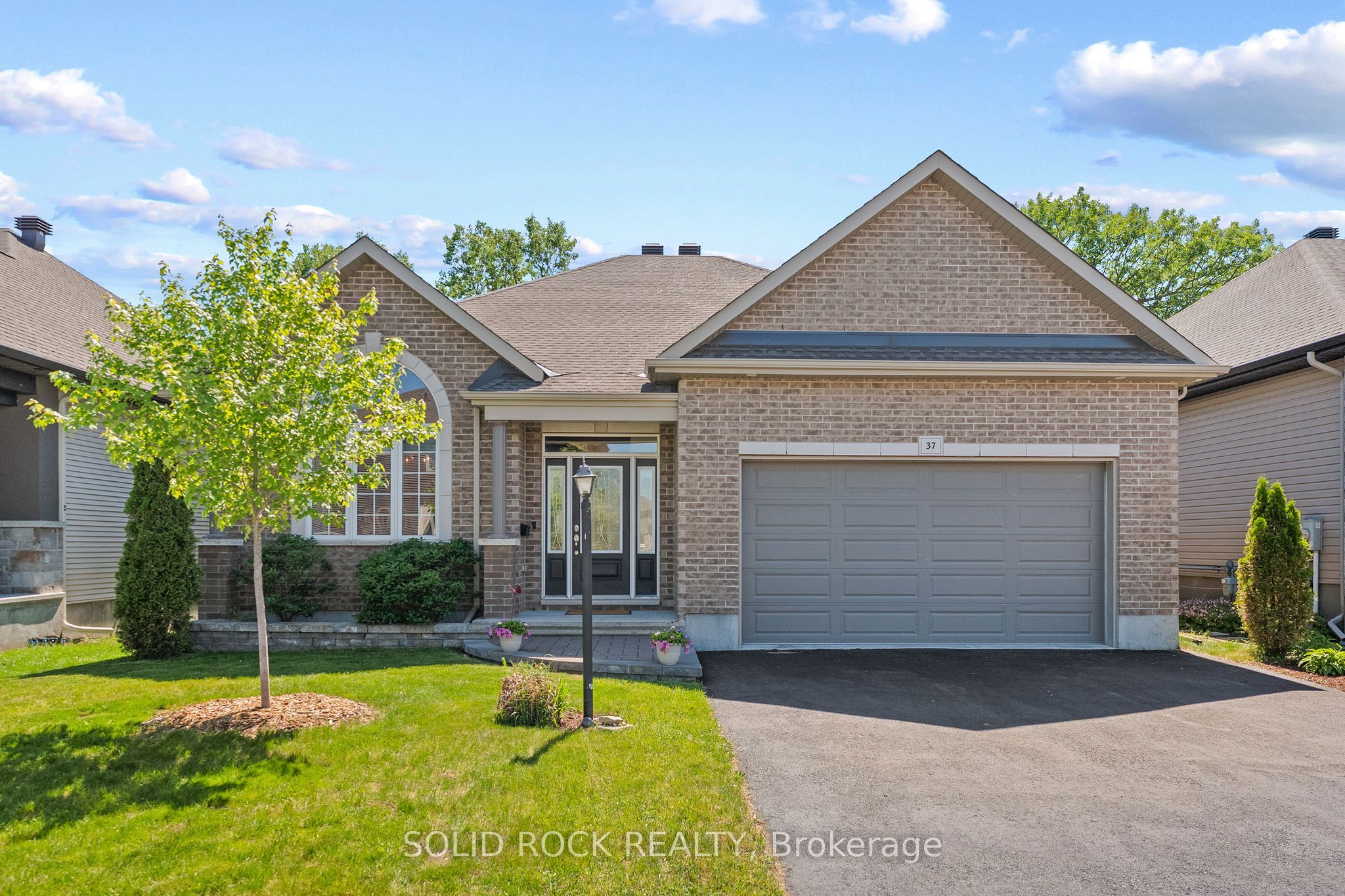 37 Dulmage Crescent, Carleton Place, ON K7C 0E5