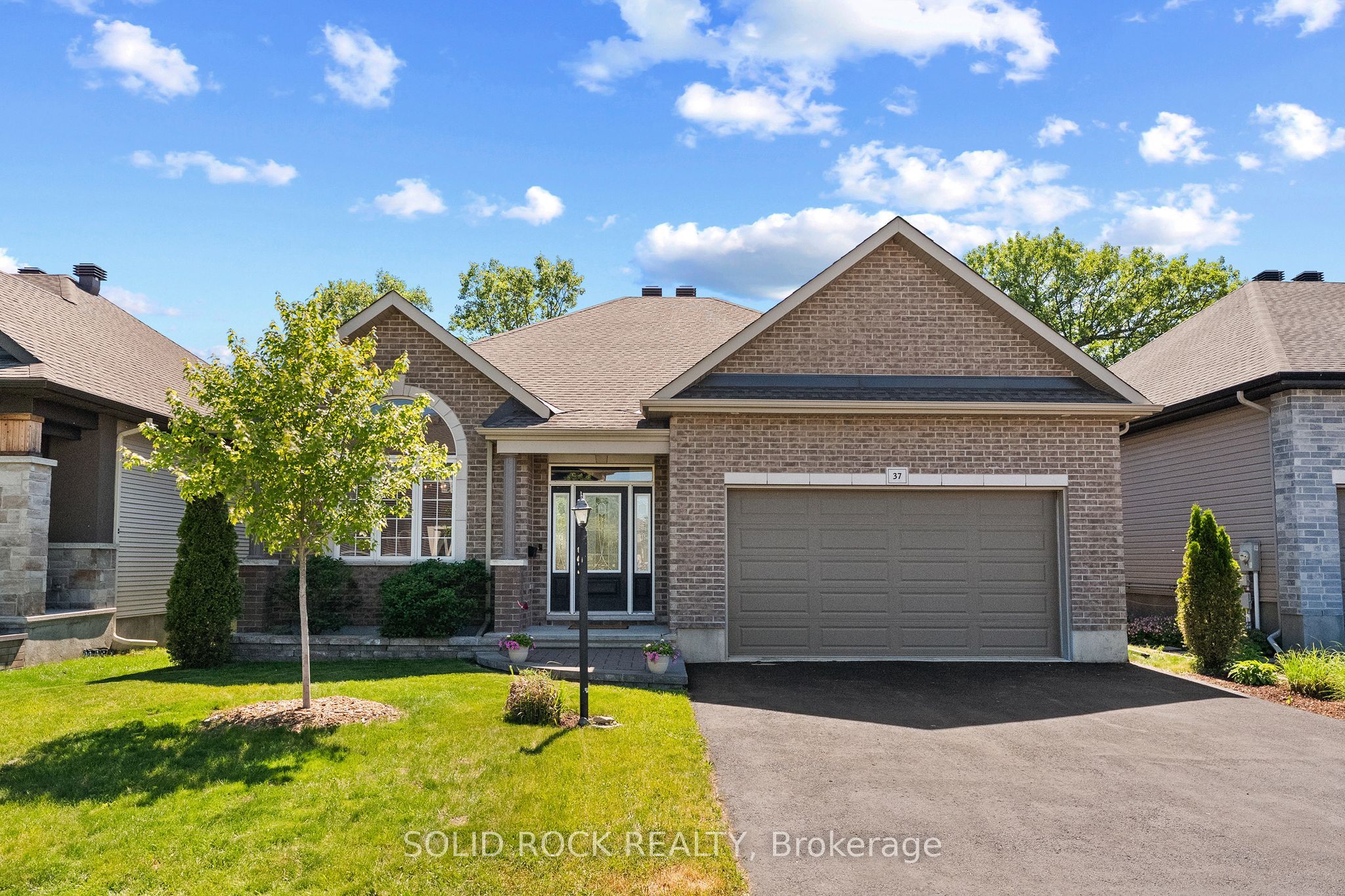 37 Dulmage Crescent, Carleton Place, ON K7C 0E5 photo 2