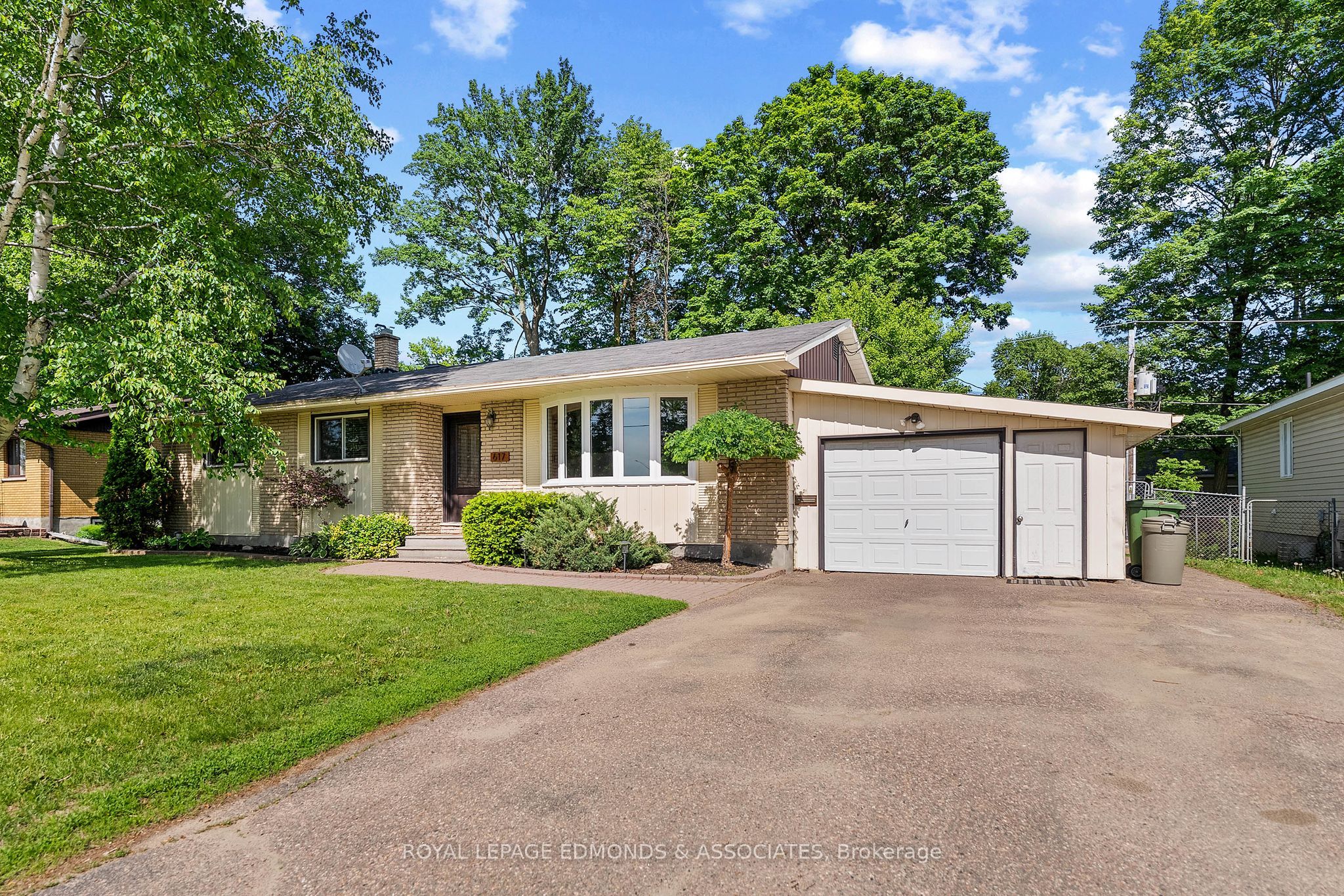 617 Cecelia Street, Pembroke, ON K8A 1T6 photo 2