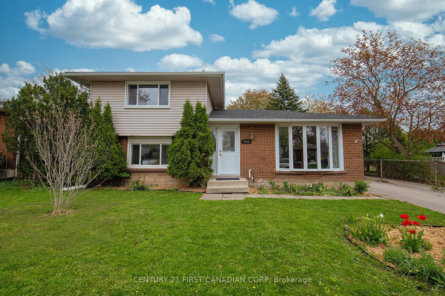808 Dulaney Drive, London South, ON N6C 3W4