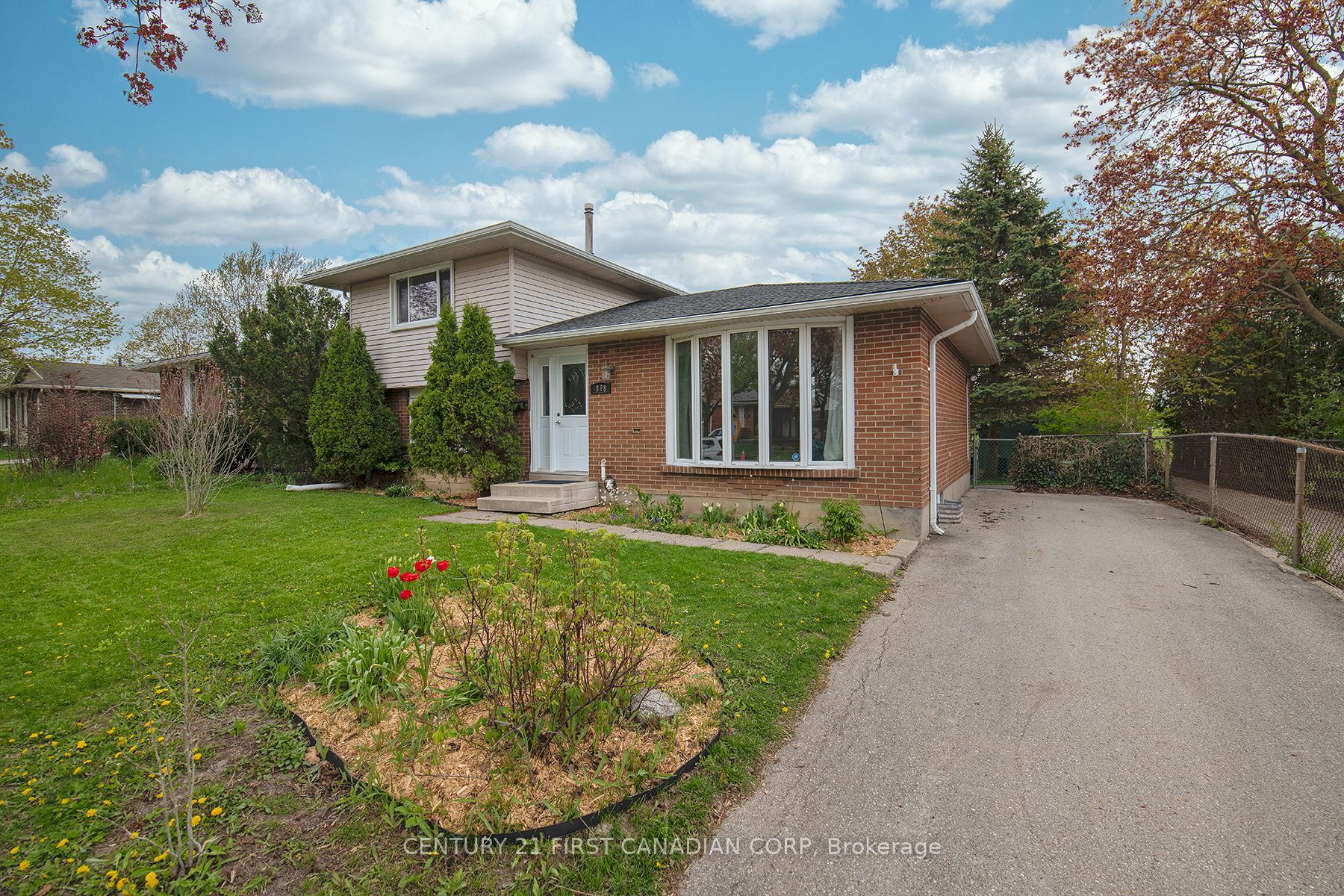808 Dulaney Drive, London South, ON N6C 3W4 photo 2