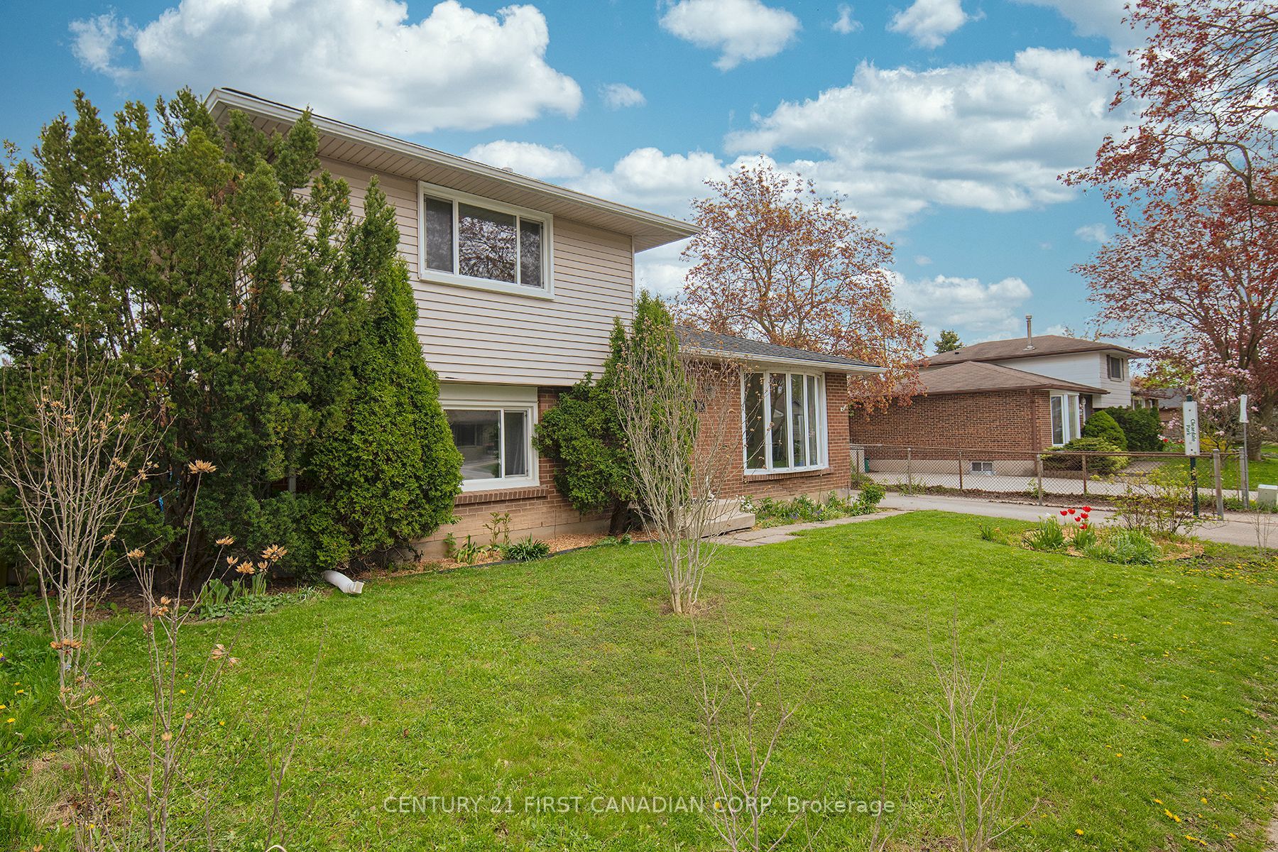 808 Dulaney Drive, London South, ON N6C 3W4 photo 3