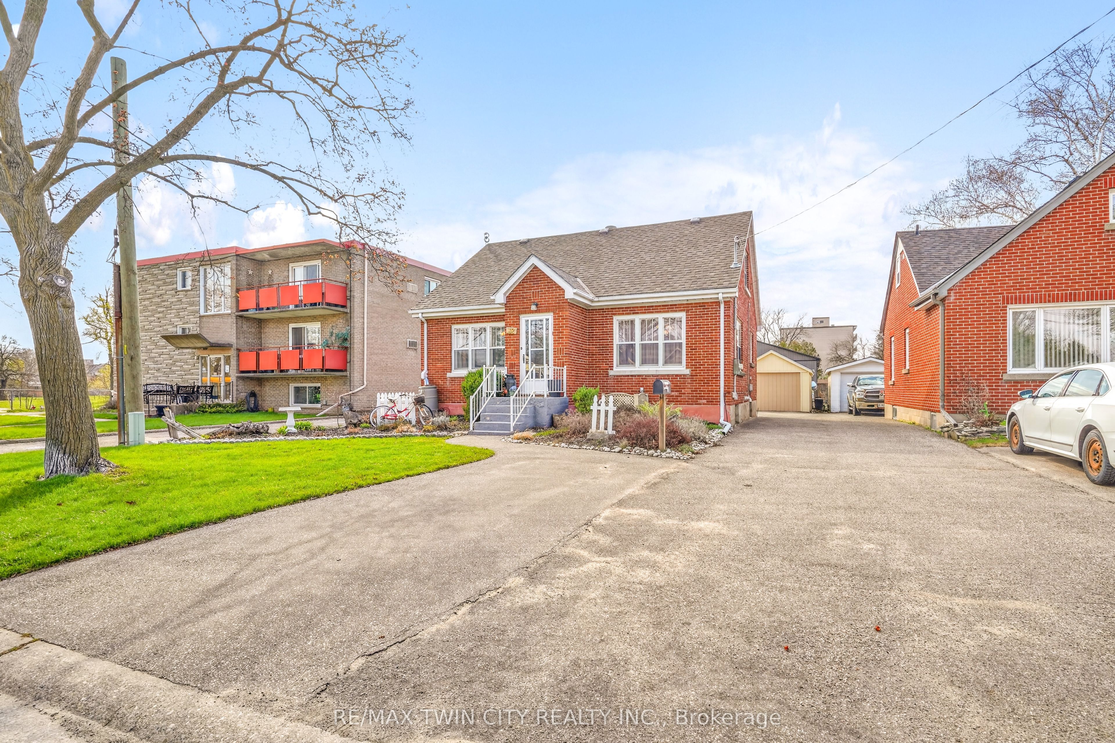 32 Fulton Street, Brantford, ON N3R 4E5 photo 2