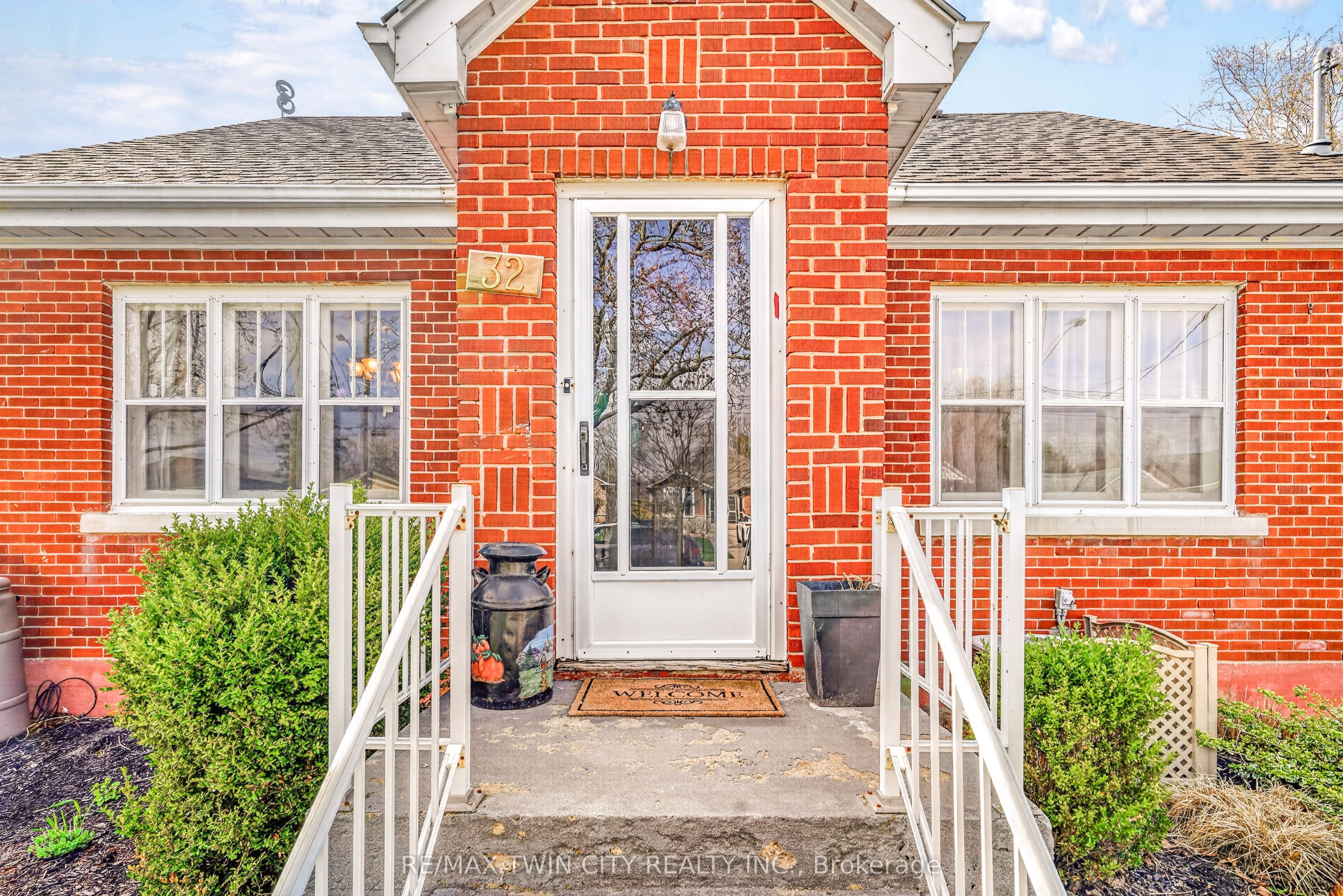 32 Fulton Street, Brantford, ON N3R 4E5 photo 4