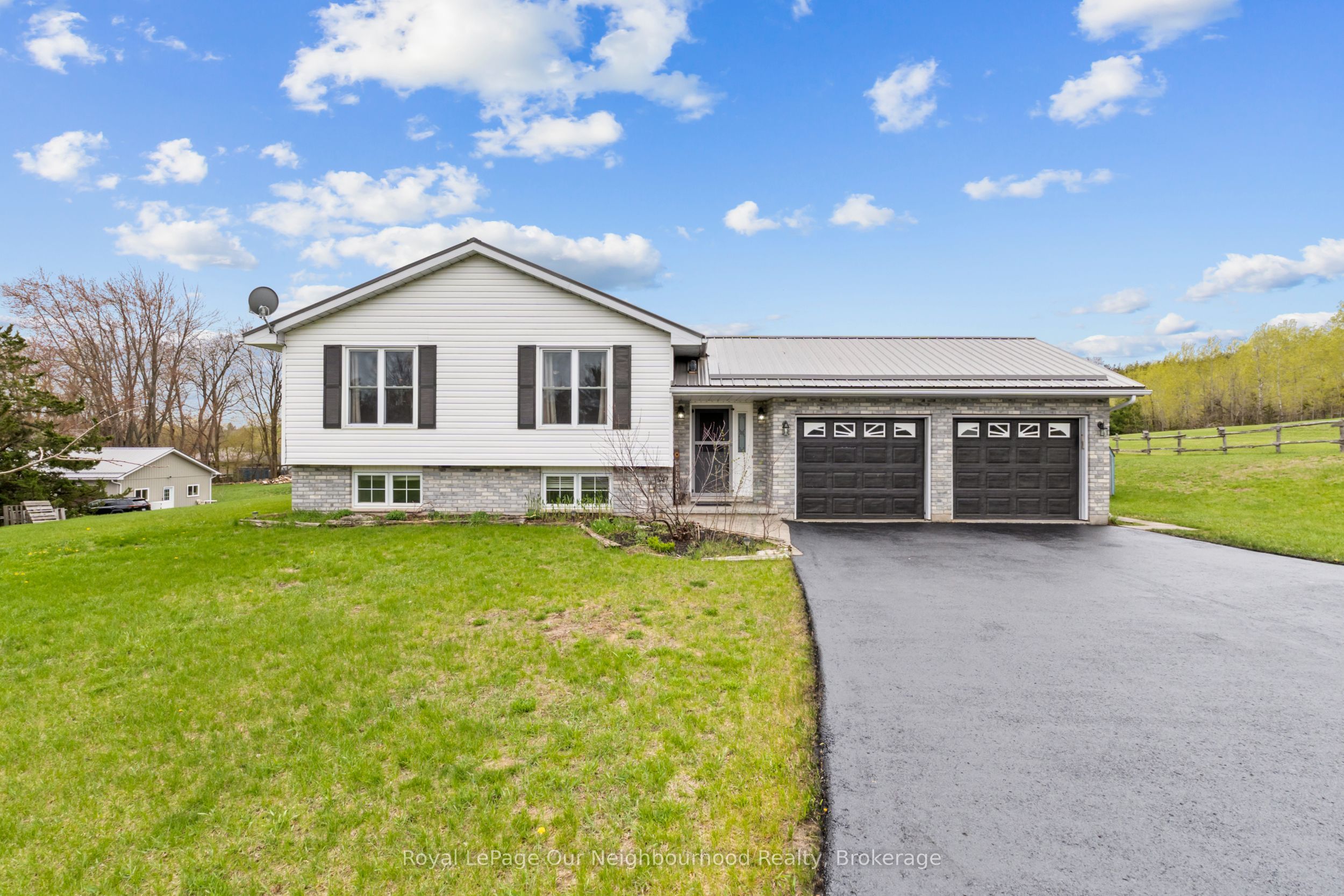 23 Flying Club Road, Quinte West, ON K0K 2C0